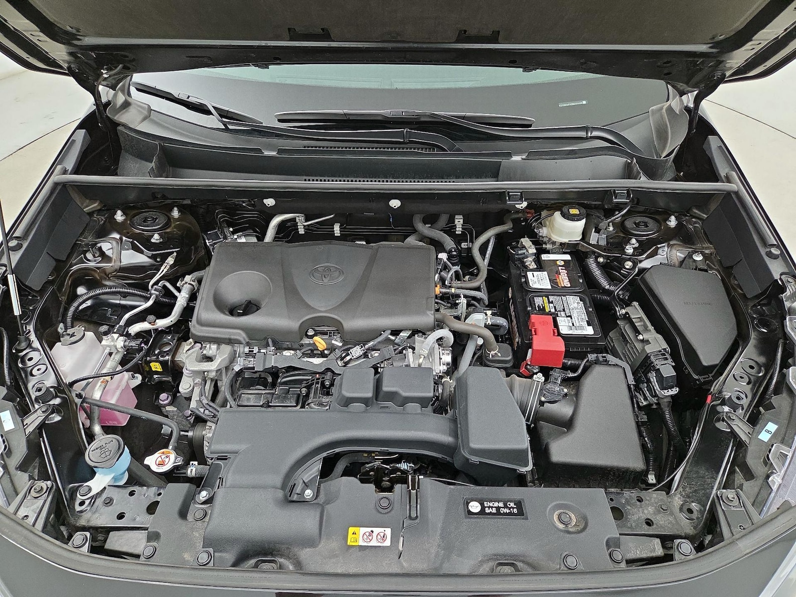 2022 Toyota RAV4 LE - Photo 22