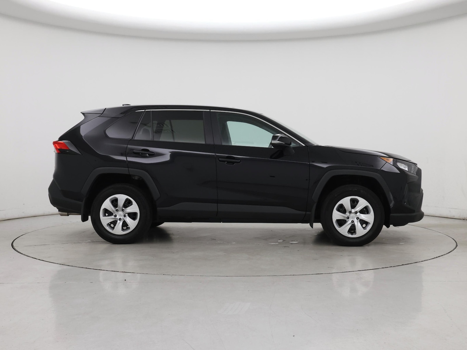 2022 Toyota RAV4 LE - Photo 8