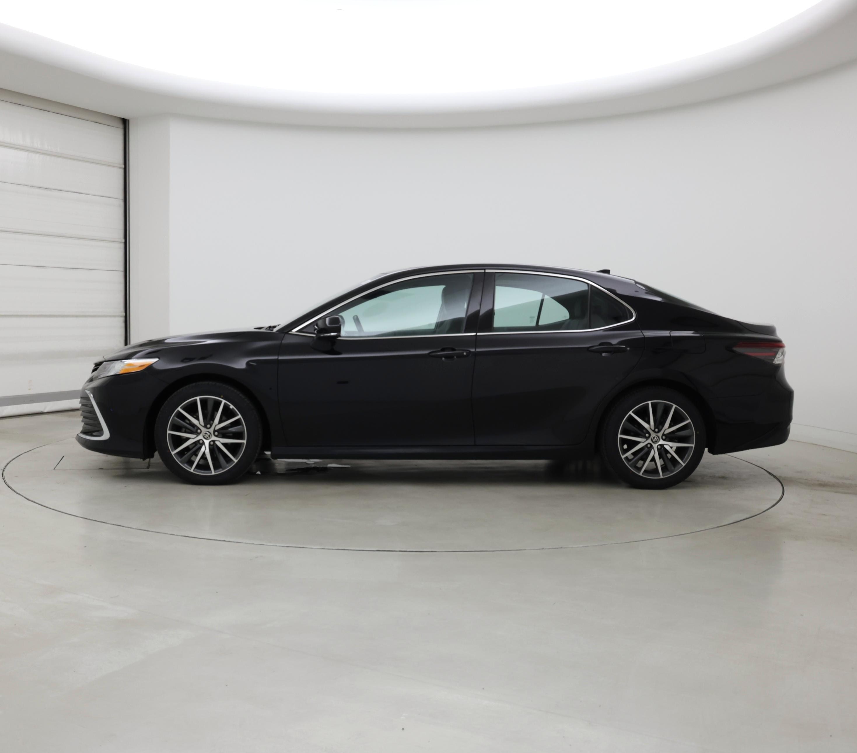 Thumbnail: 2022 Toyota Camry - 3