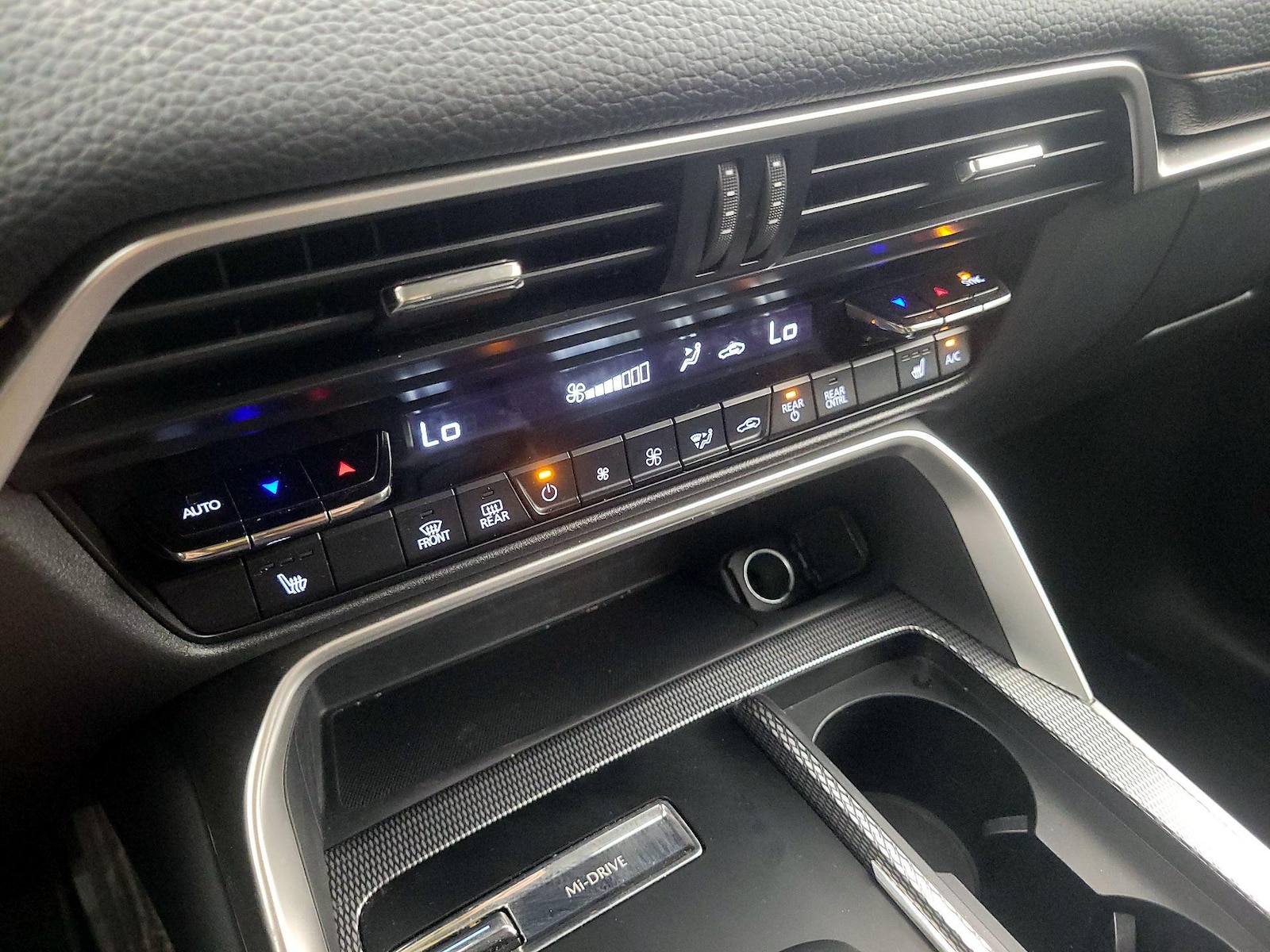 2024 Mazda CX-90 Preferred Package - Photo 17