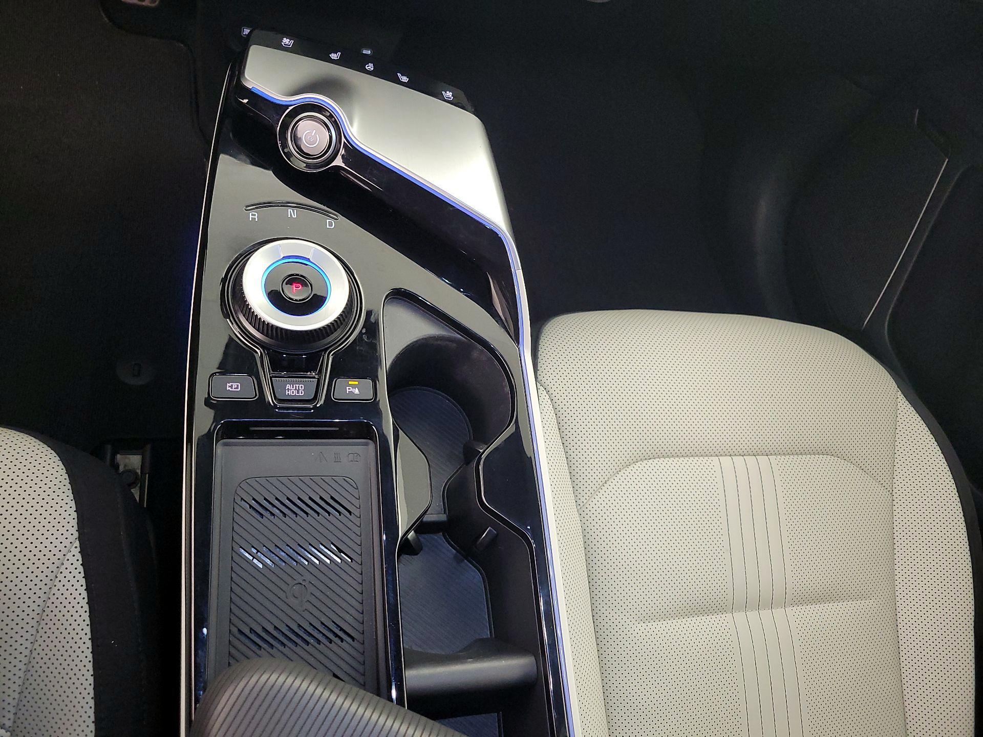 Thumbnail: 2024 Kia EV6 - 17