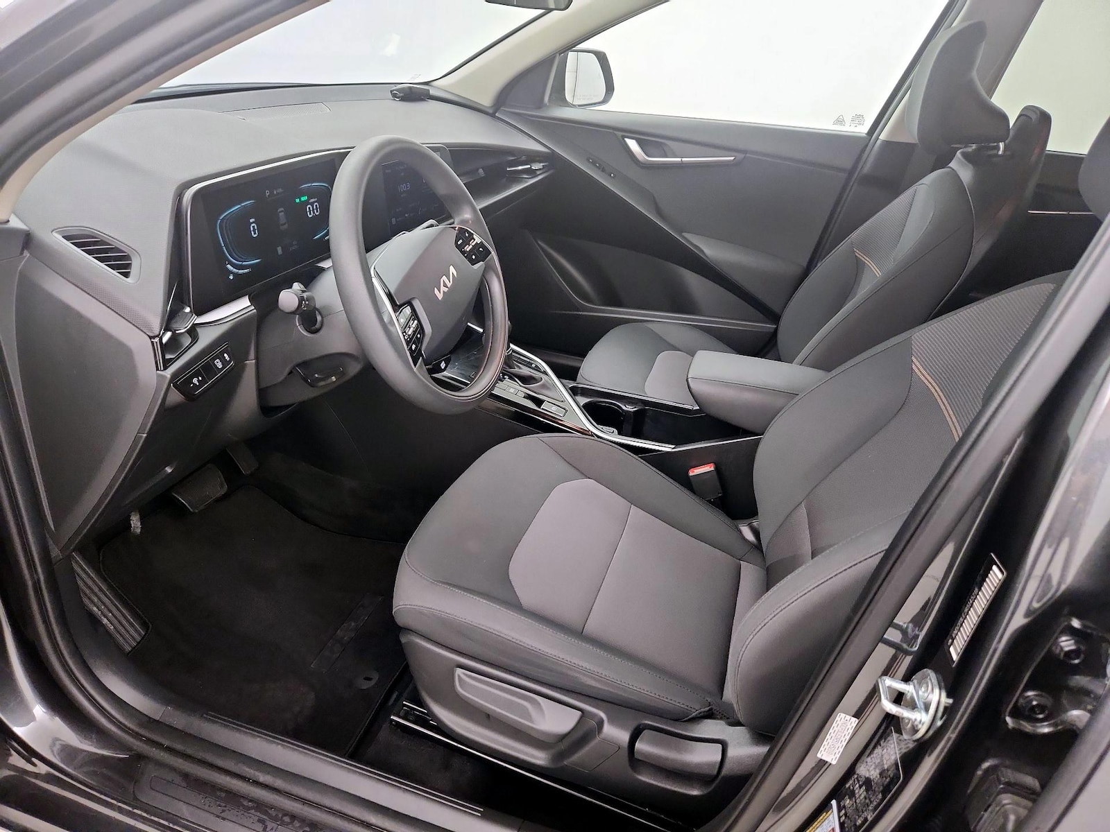 2024 Kia Niro LX - Photo 12