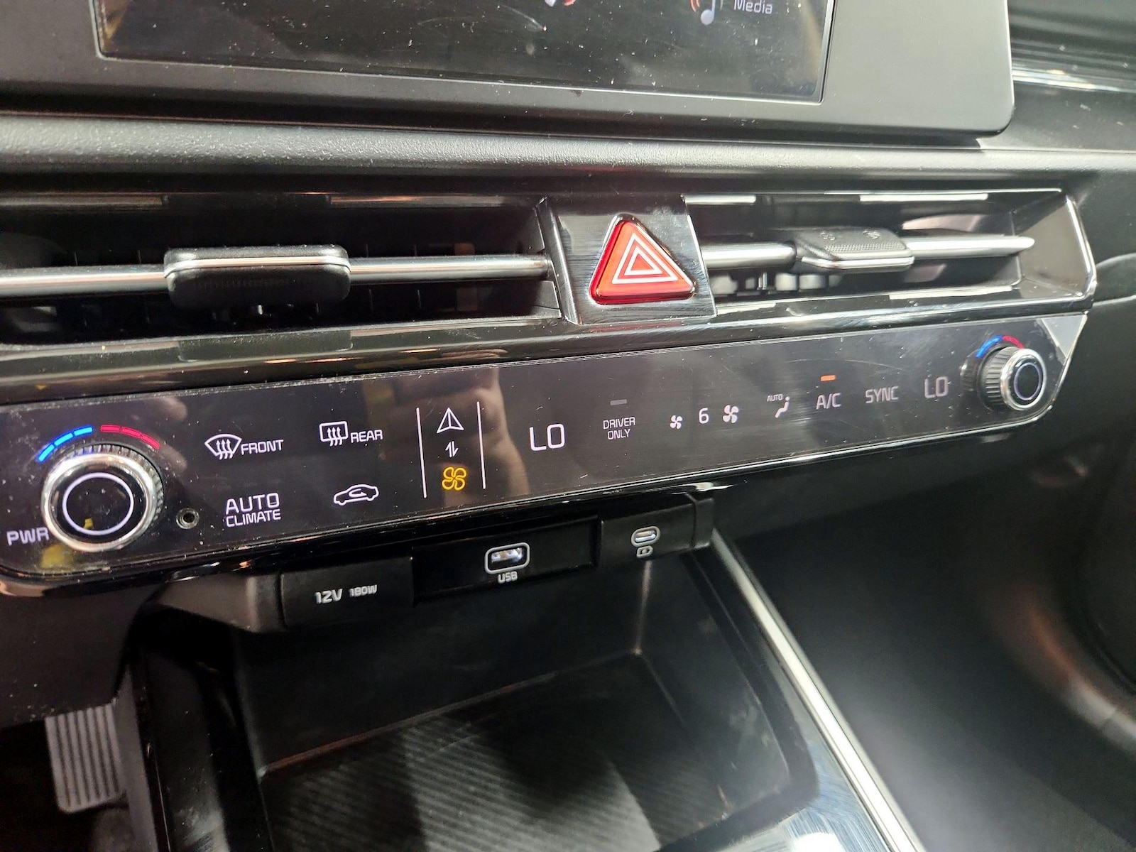 2024 Kia Niro LX - Photo 17