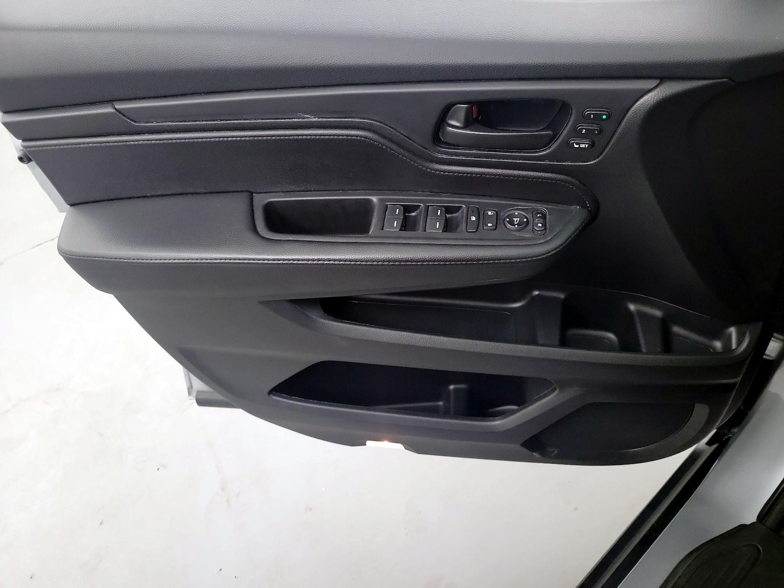2025 Honda Odyssey EX-L - Photo 13