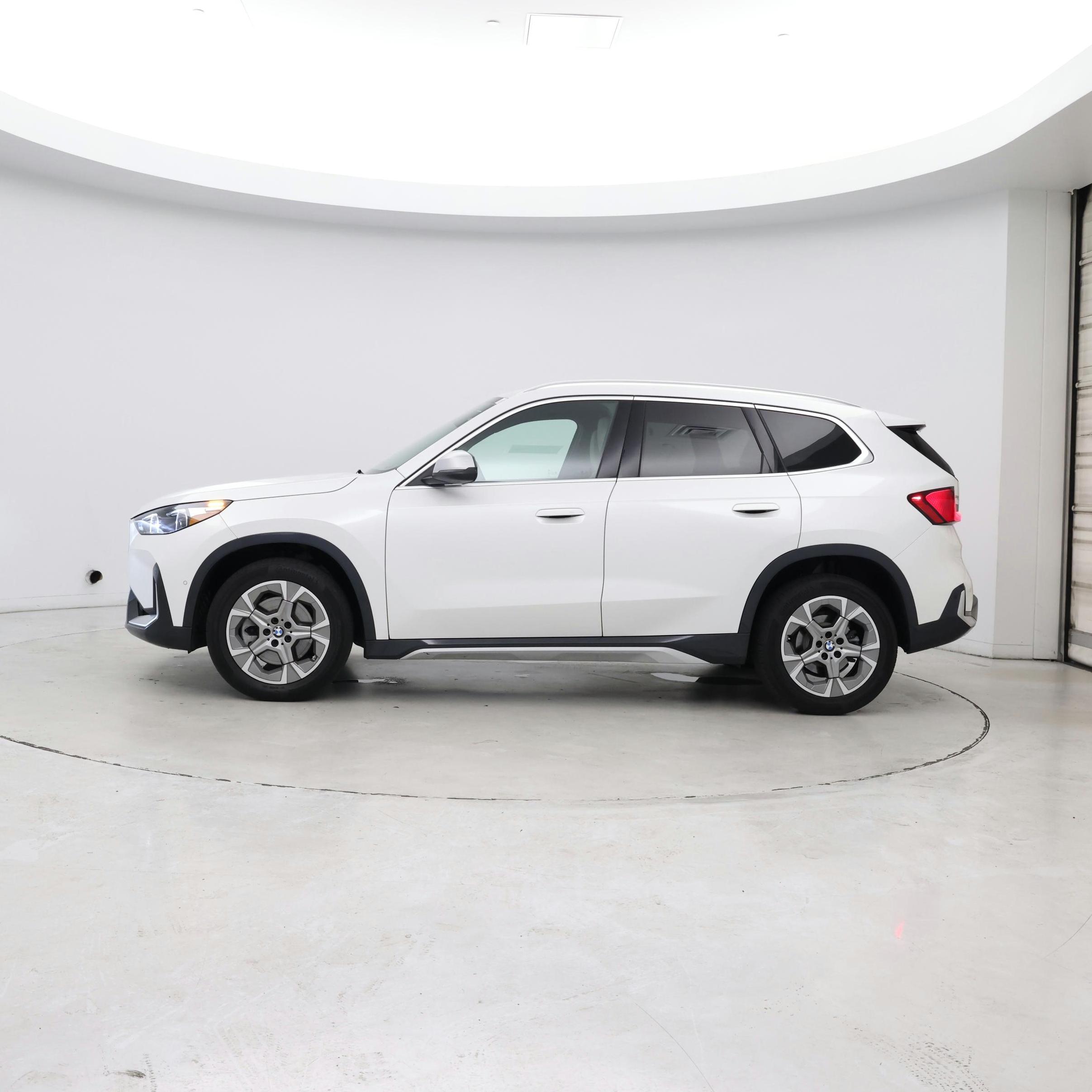 Thumbnail: 2023 BMW X1 - 3