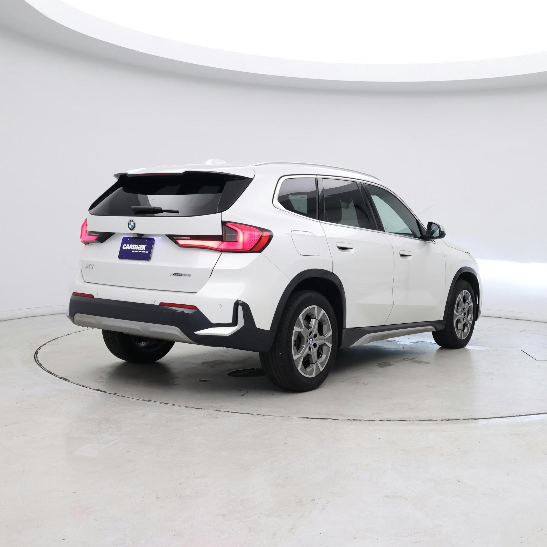 Thumbnail: 2023 BMW X1 - 8