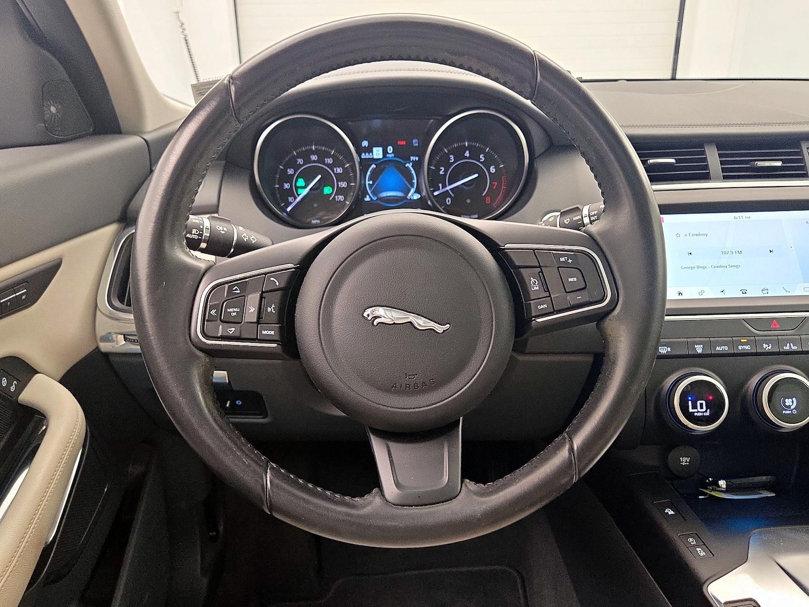 2020 Jaguar E-PACE SE - Photo 11