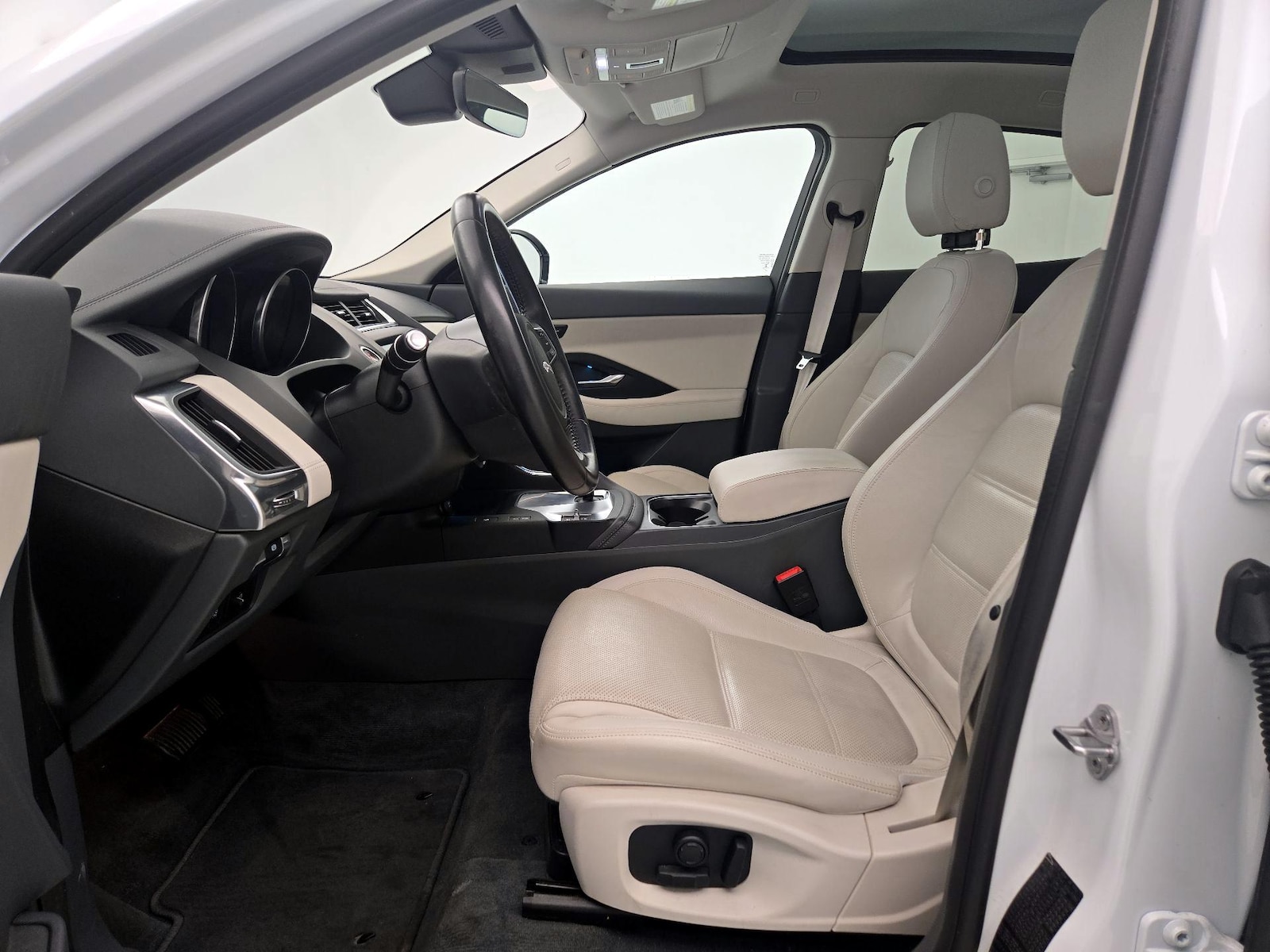 2020 Jaguar E-PACE SE - Photo 12