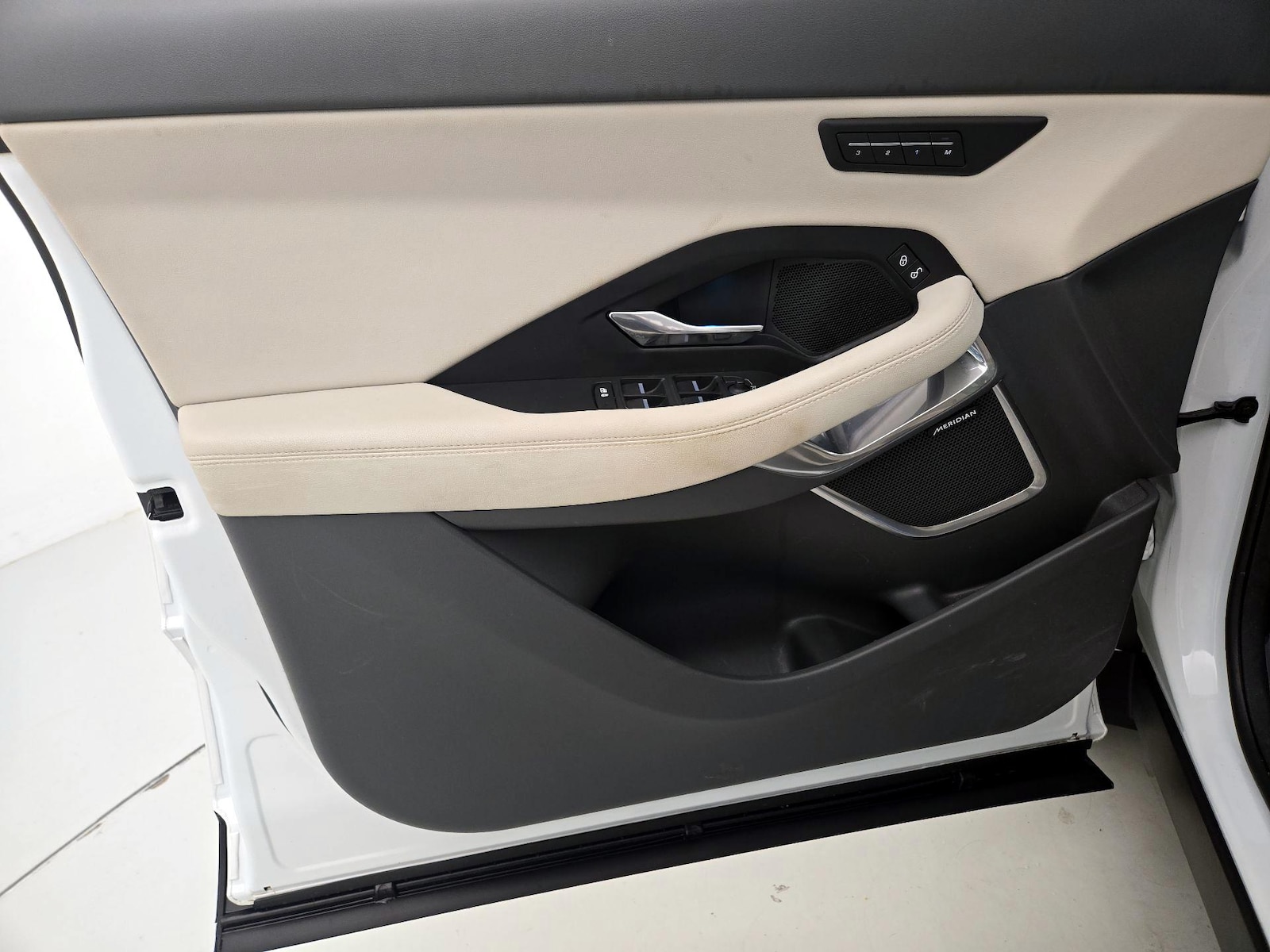 2020 Jaguar E-PACE SE - Photo 13