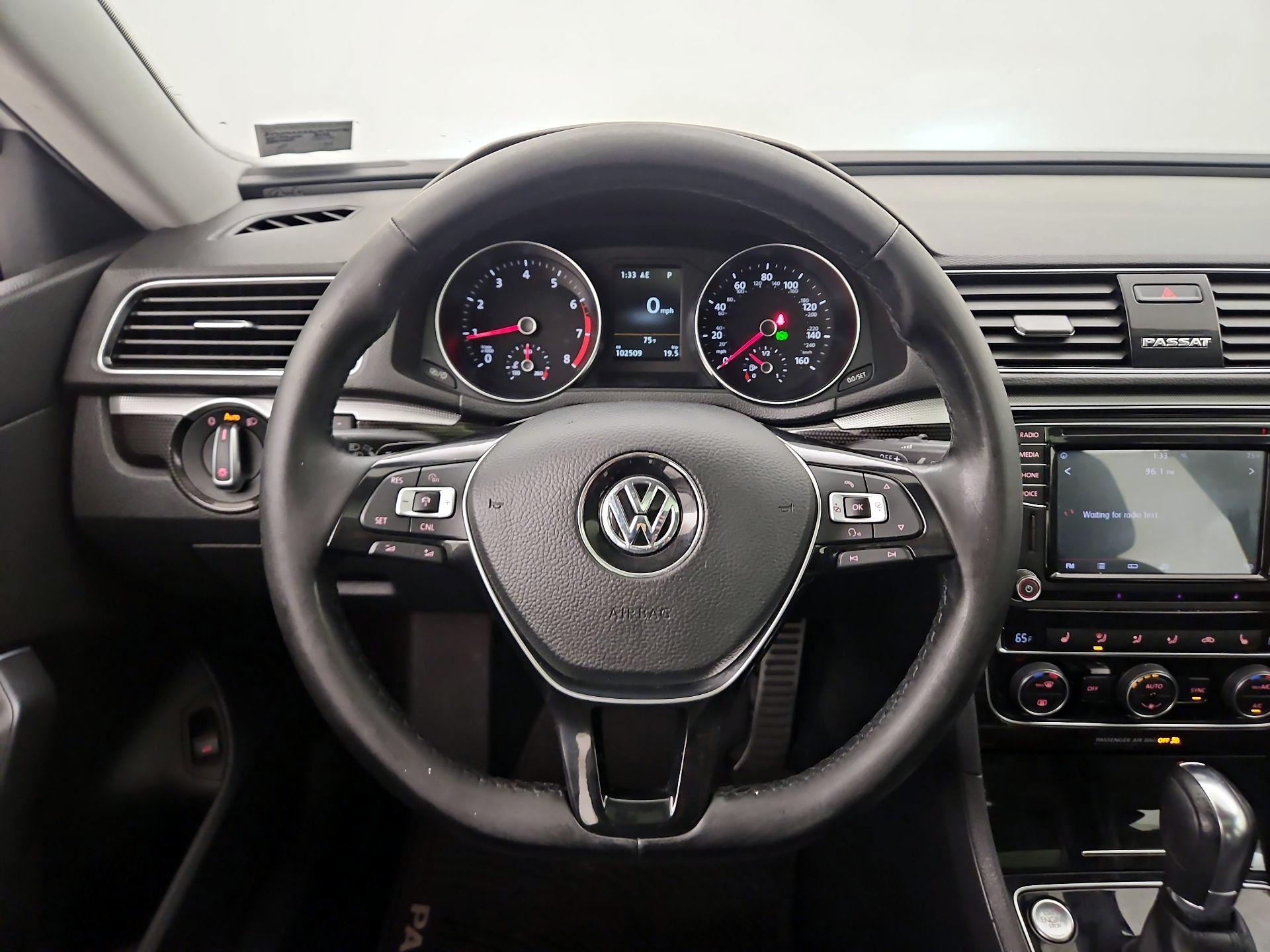 Thumbnail: 2019 Volkswagen Passat - 10