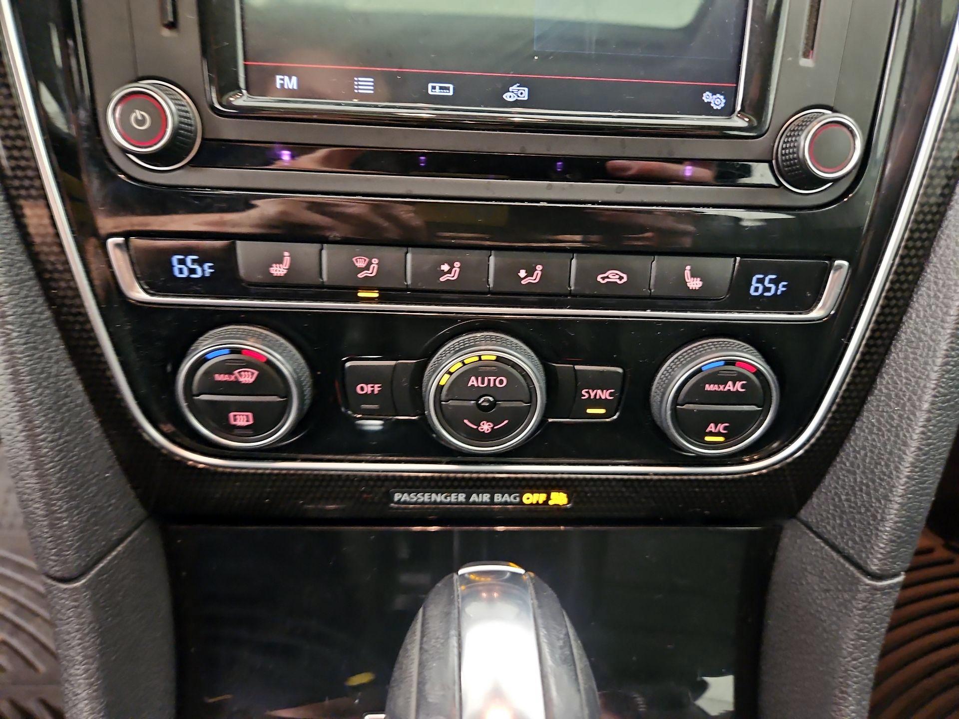 Thumbnail: 2019 Volkswagen Passat - 16