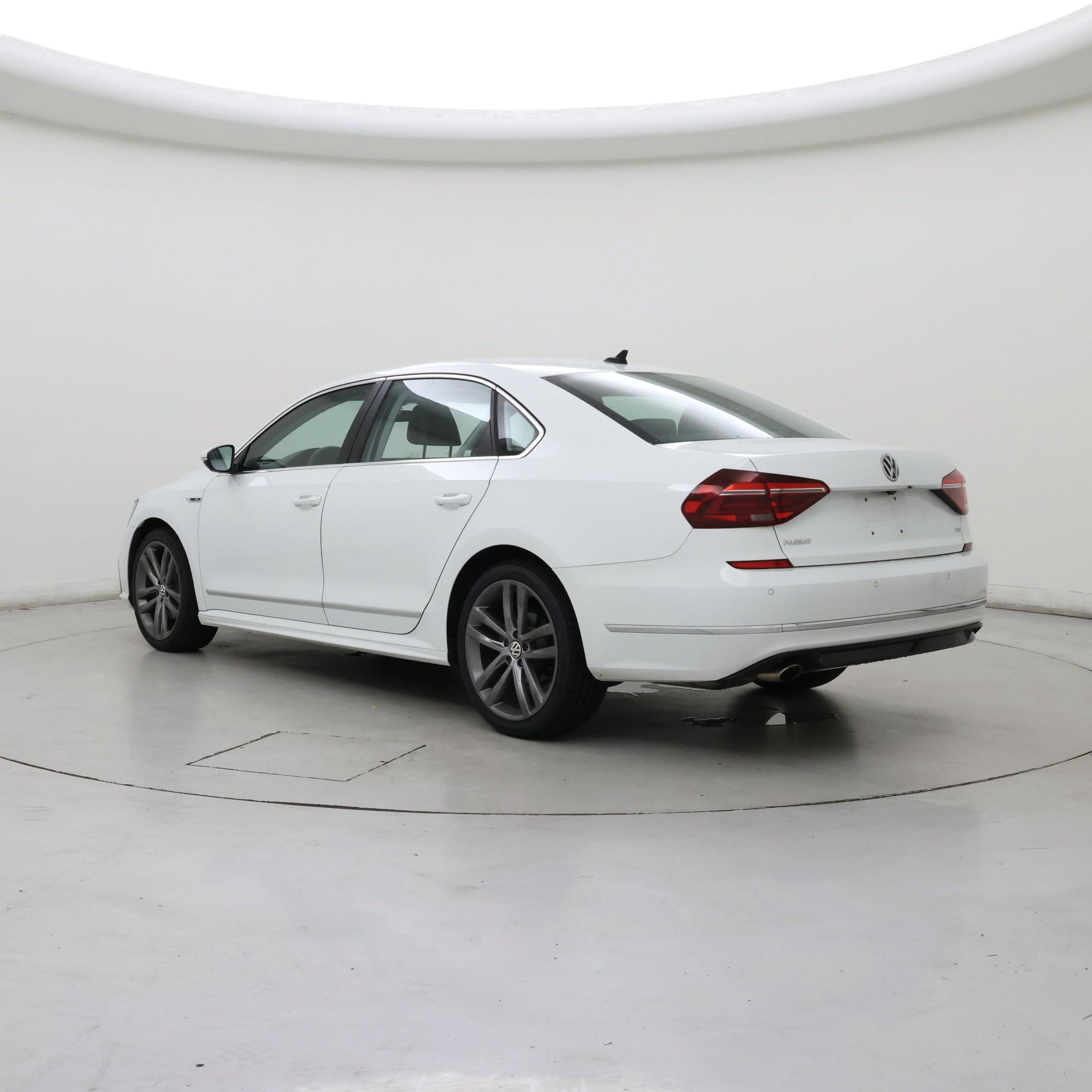 Thumbnail: 2019 Volkswagen Passat - 2