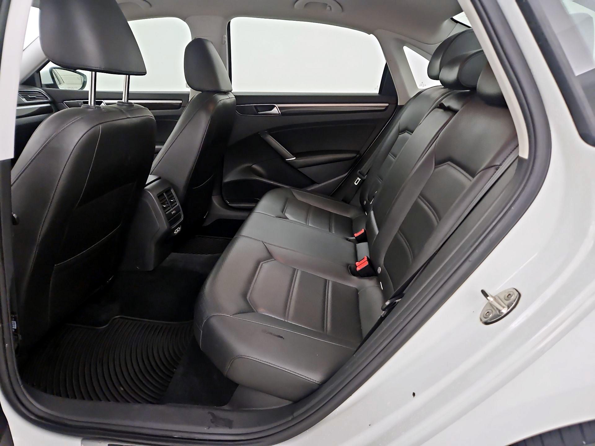Thumbnail: 2019 Volkswagen Passat - 20