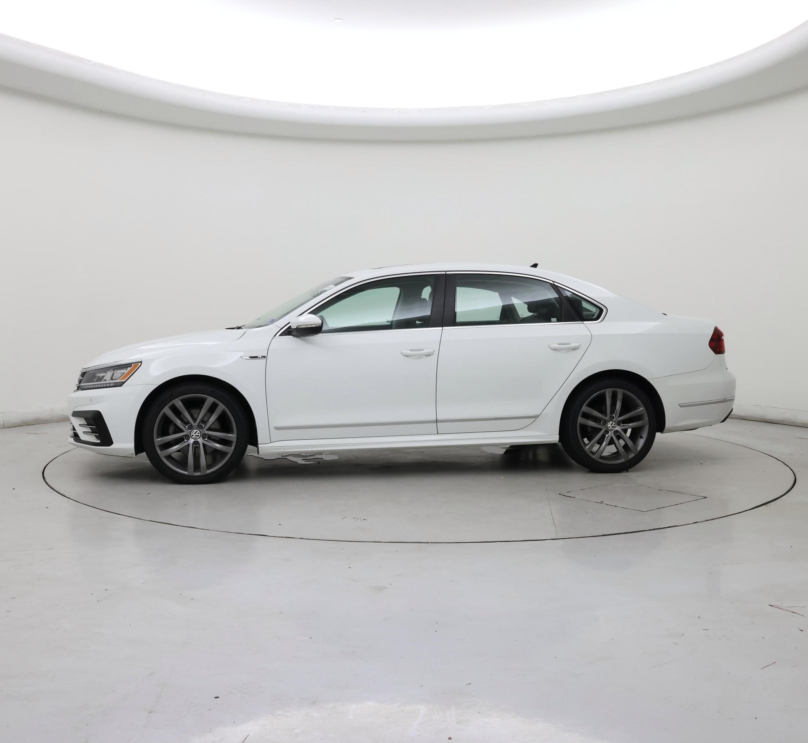 Thumbnail: 2019 Volkswagen Passat - 3