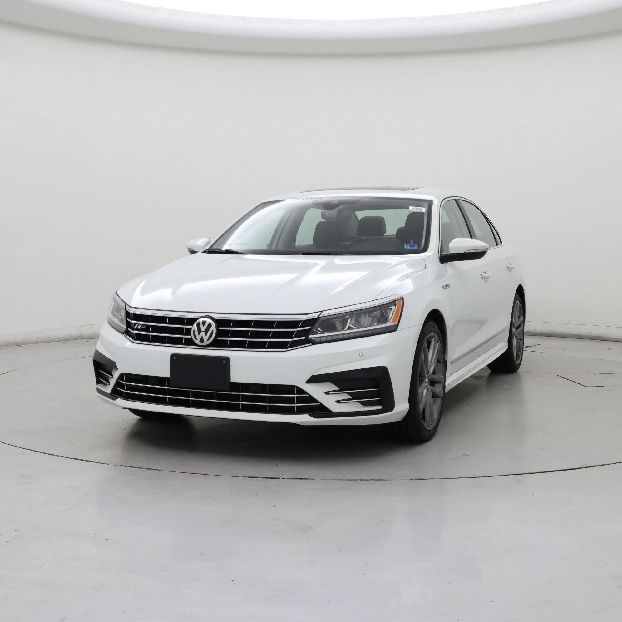 Thumbnail: 2019 Volkswagen Passat - 4