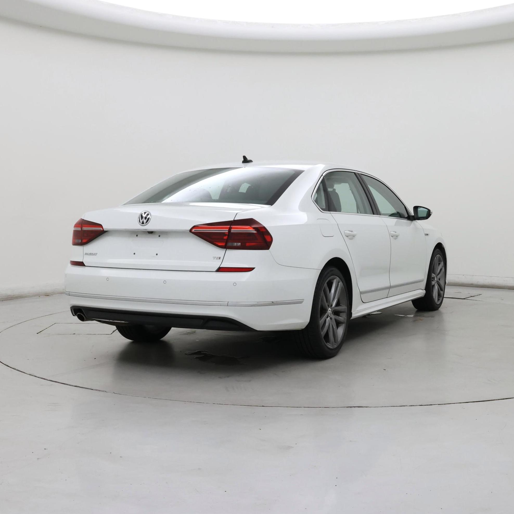 Thumbnail: 2019 Volkswagen Passat - 8