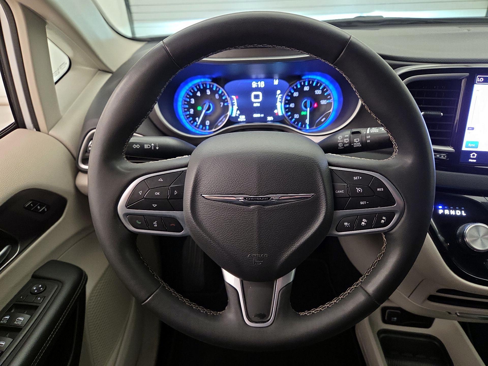 Thumbnail: 2024 Chrysler Pacifica - 10
