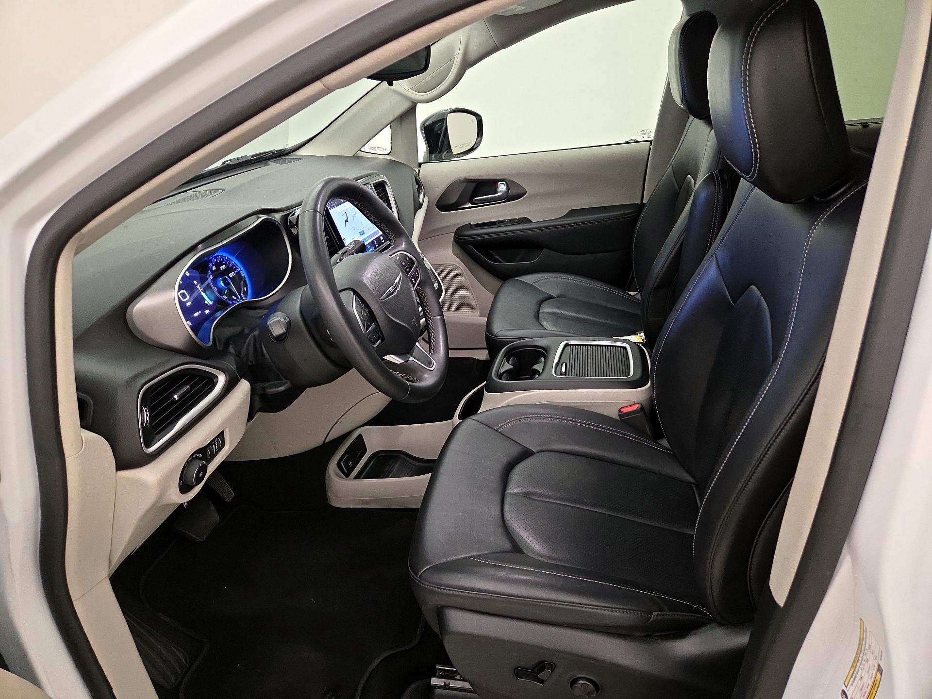 Thumbnail: 2024 Chrysler Pacifica - 11