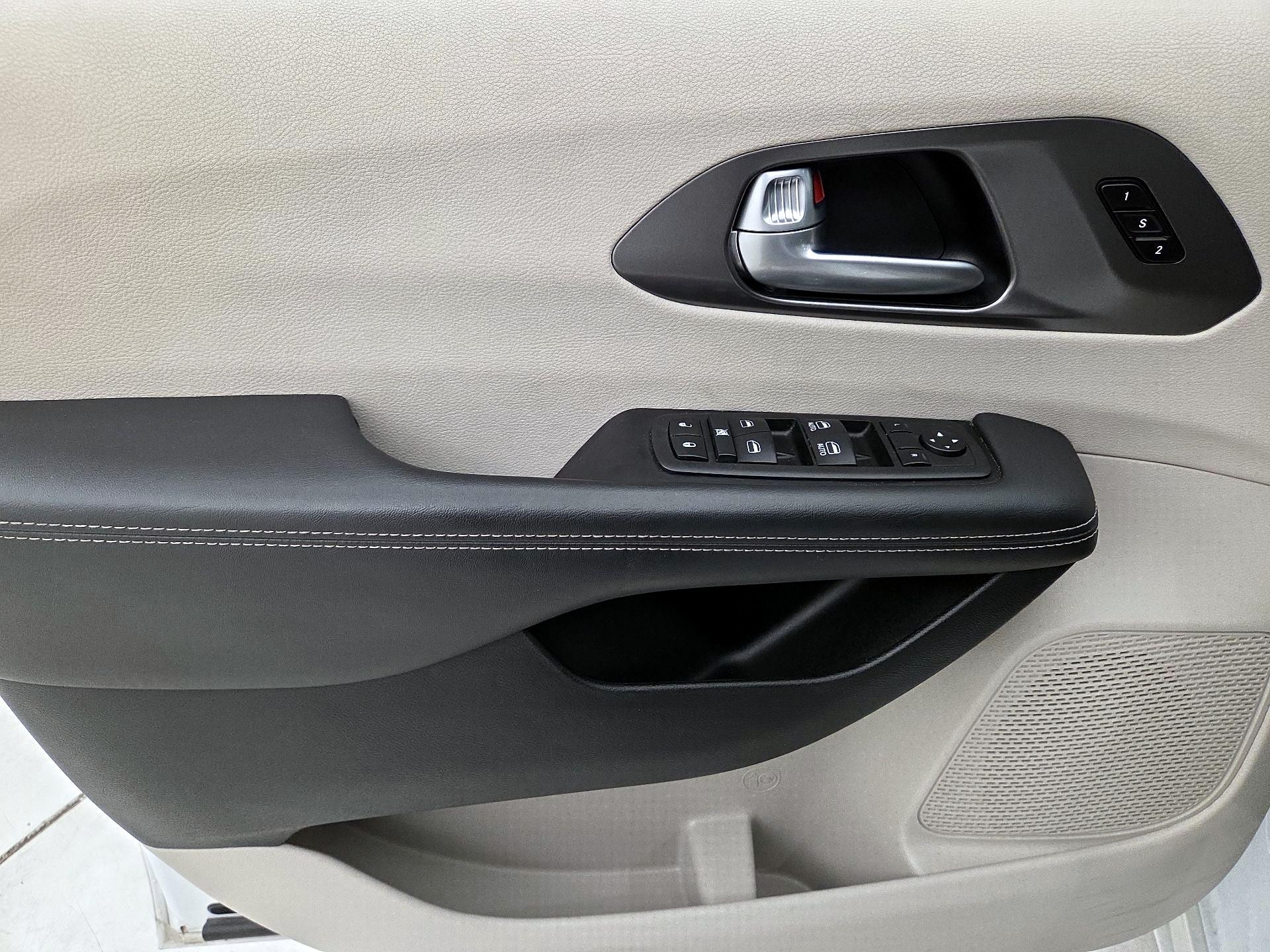 Thumbnail: 2024 Chrysler Pacifica - 12