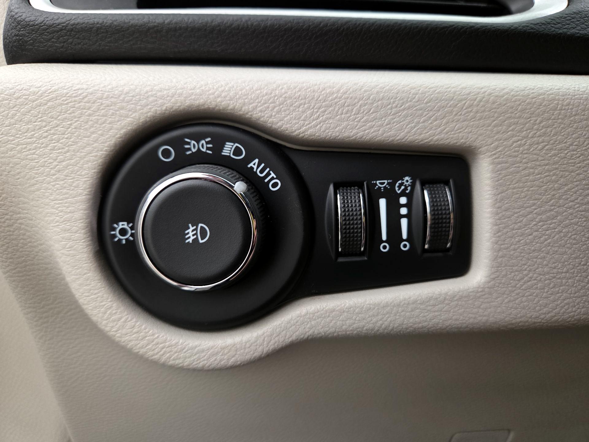 Thumbnail: 2024 Chrysler Pacifica - 13