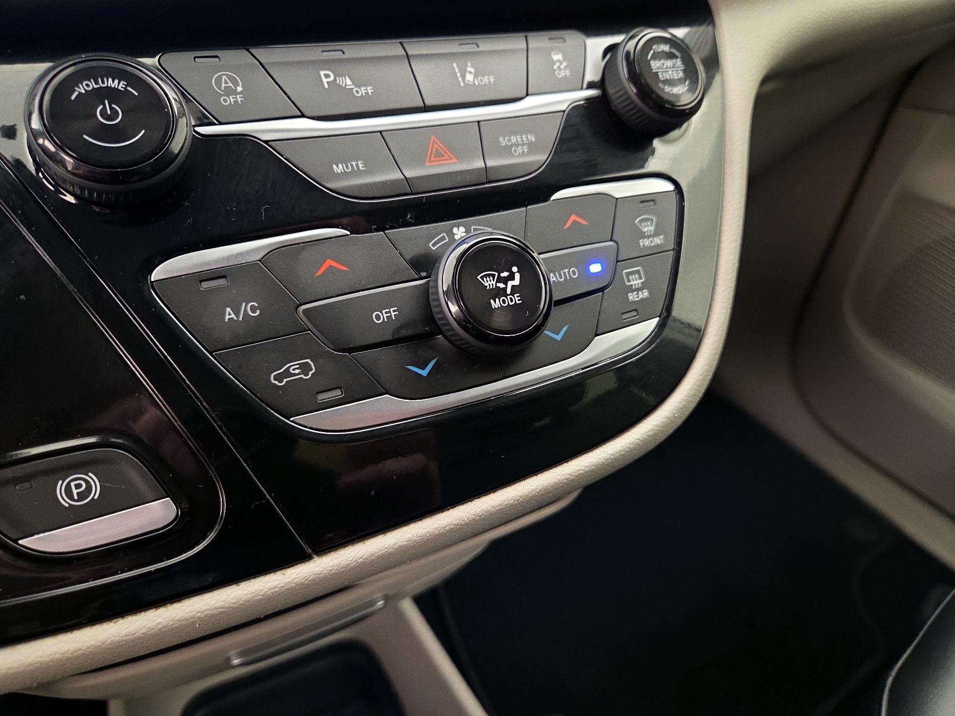 Thumbnail: 2024 Chrysler Pacifica - 16