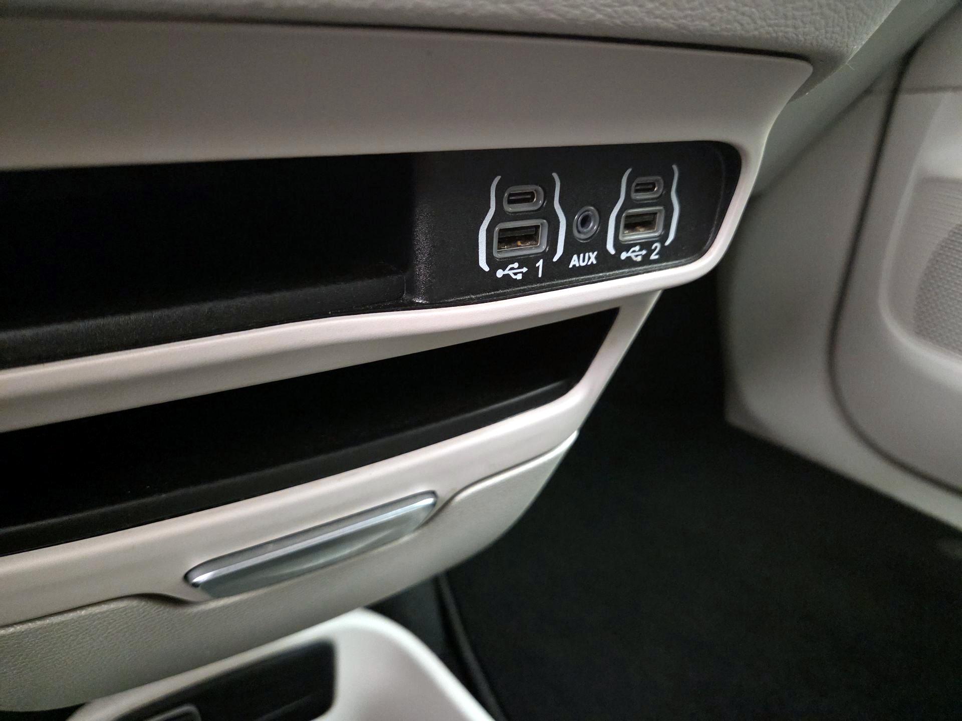 Thumbnail: 2024 Chrysler Pacifica - 18