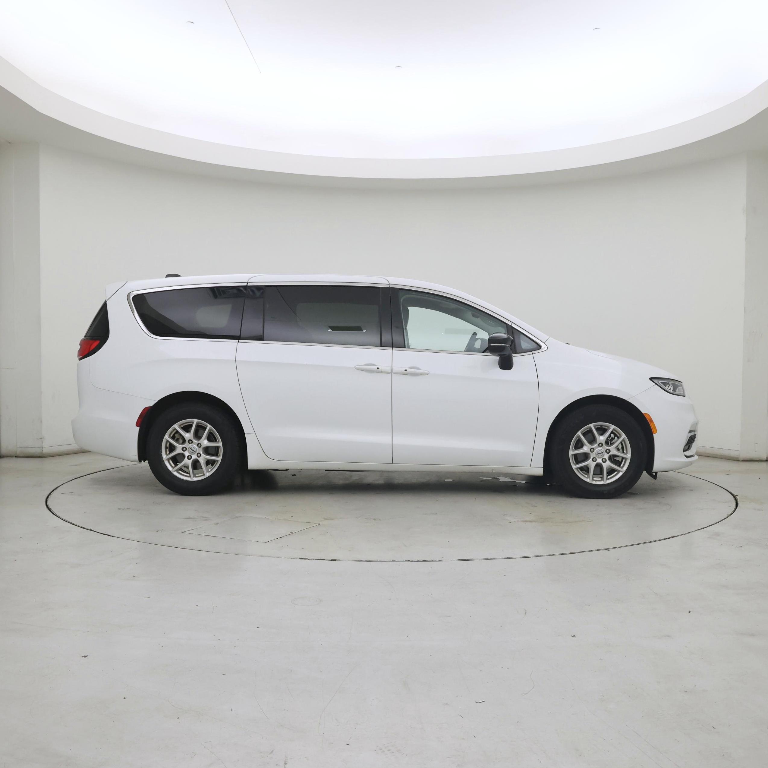 Thumbnail: 2024 Chrysler Pacifica - 7