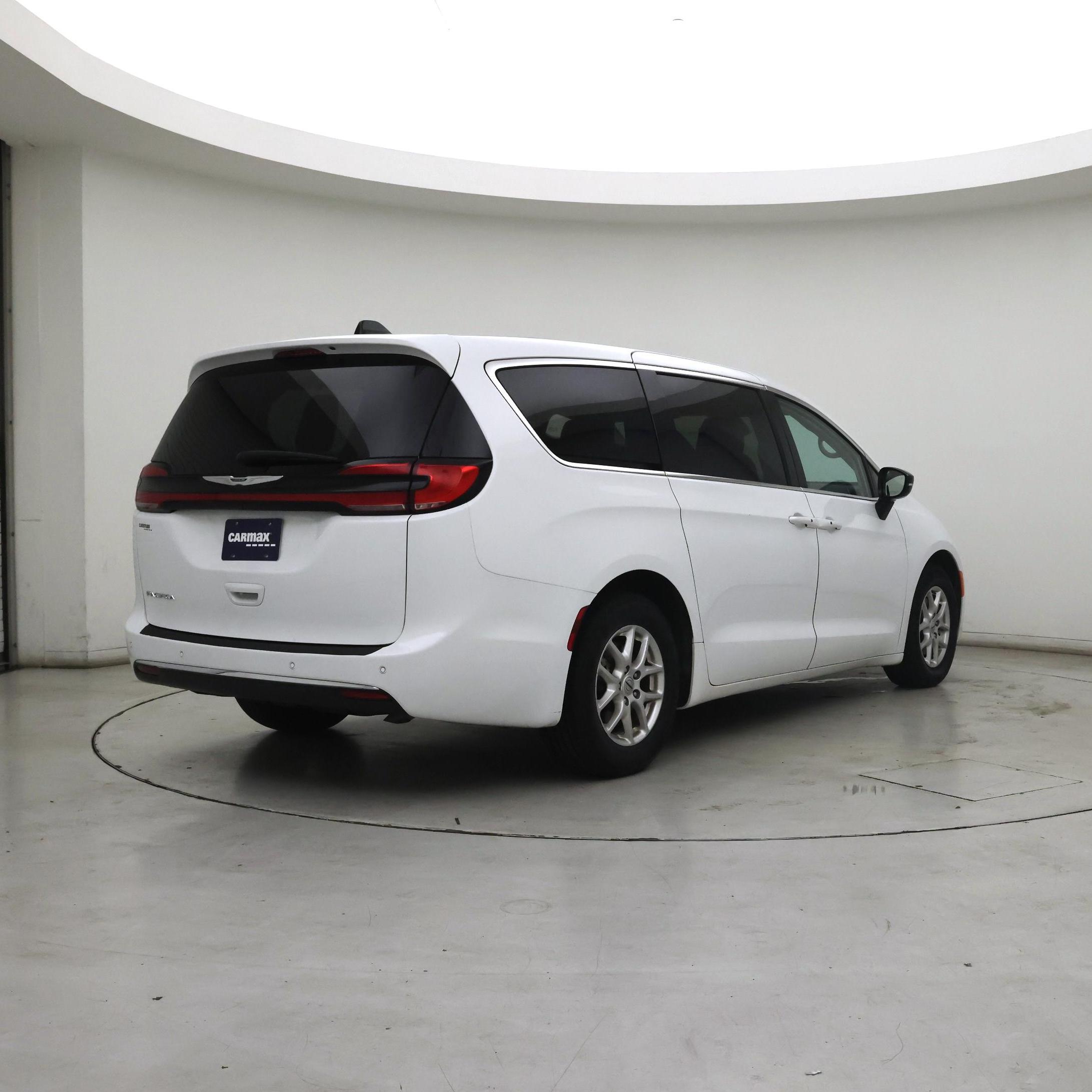 Thumbnail: 2024 Chrysler Pacifica - 8