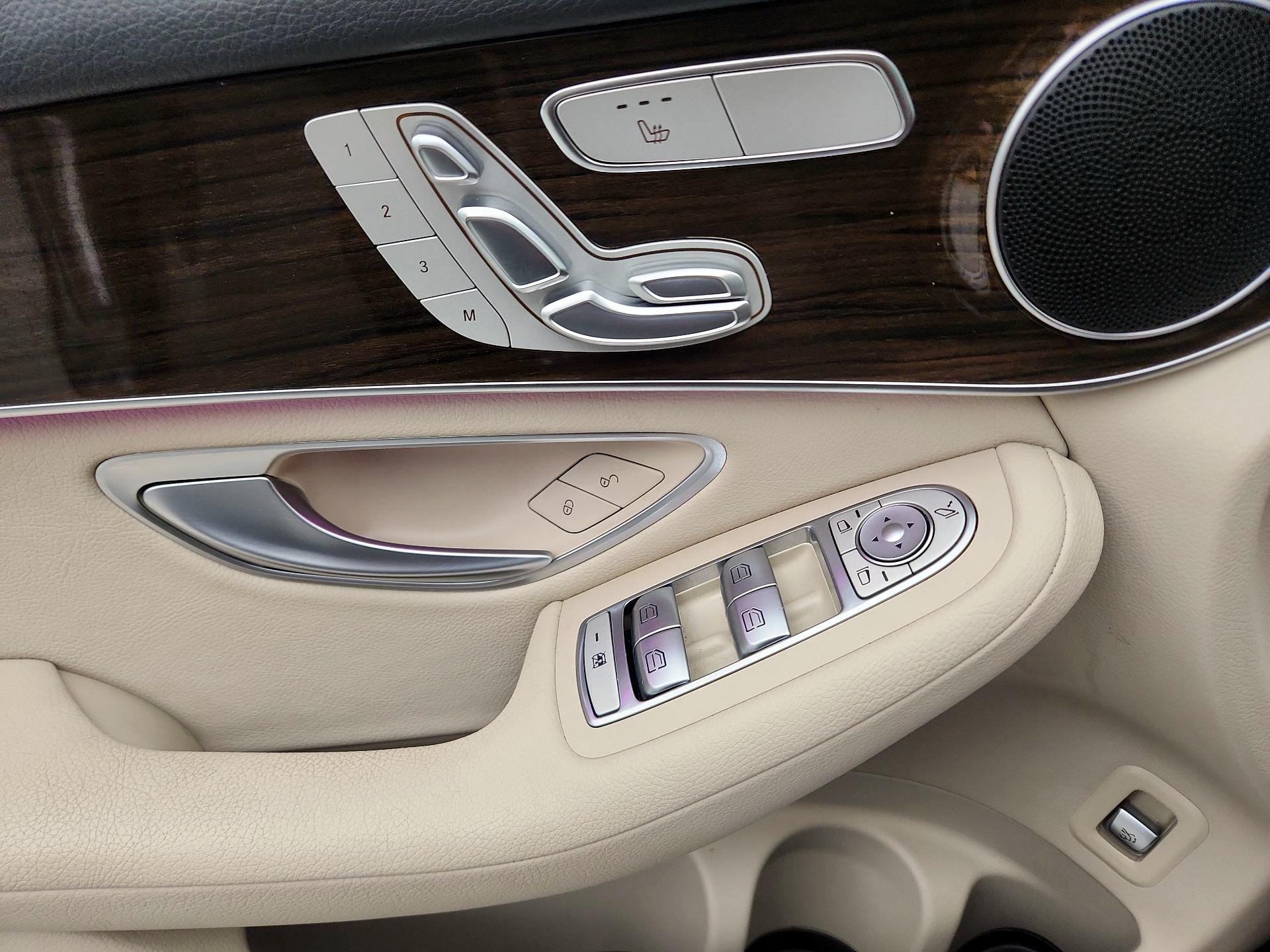 Thumbnail: 2022 Mercedes-Benz GLC - 12