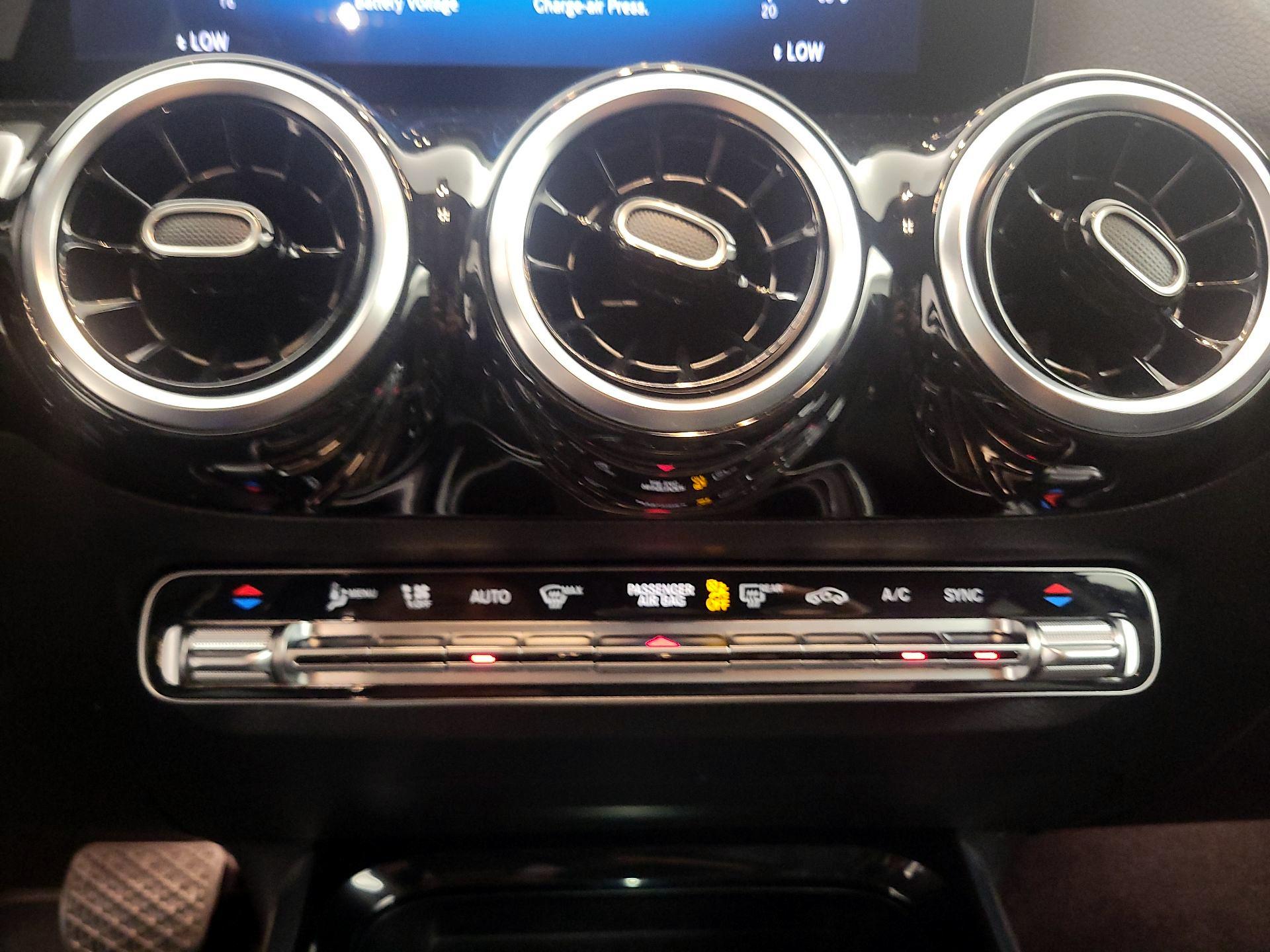 Thumbnail: 2022 Mercedes-Benz GLA - 16