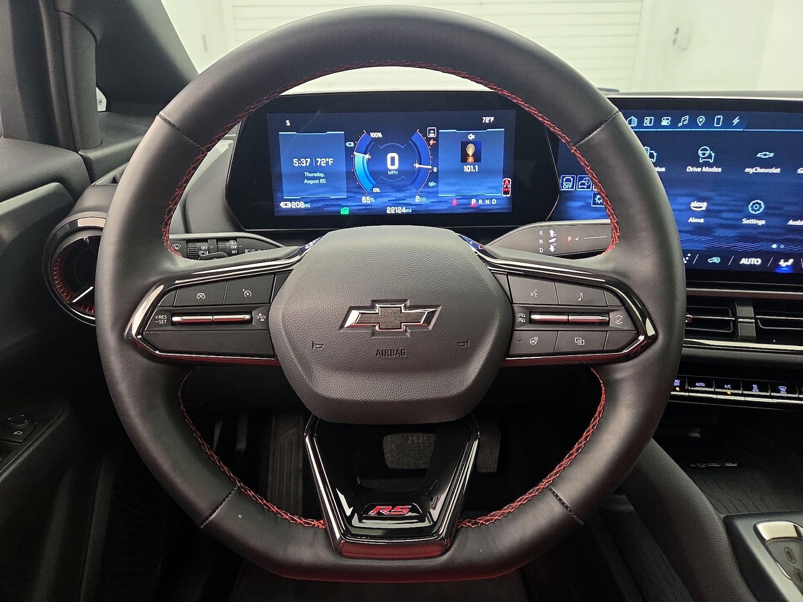 2025 Chevrolet Equinox EV RS - Photo 11
