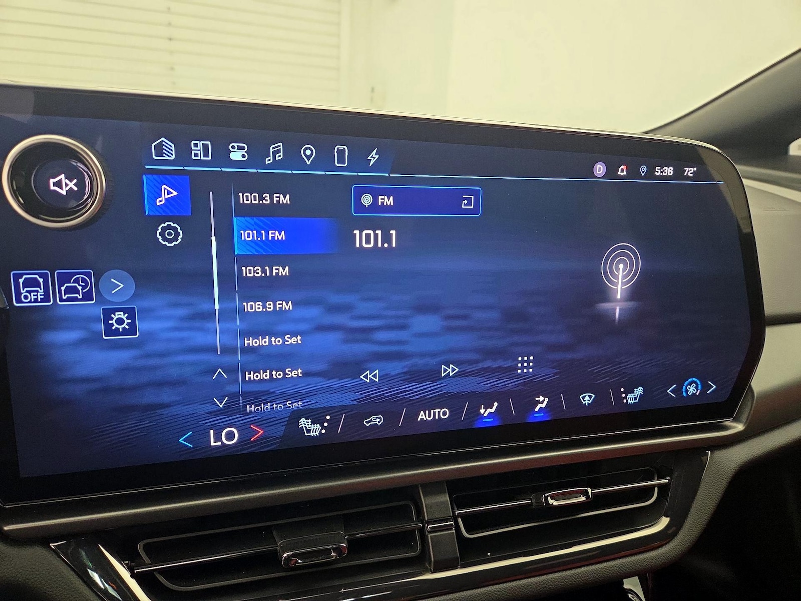 2025 Chevrolet Equinox EV RS - Photo 16