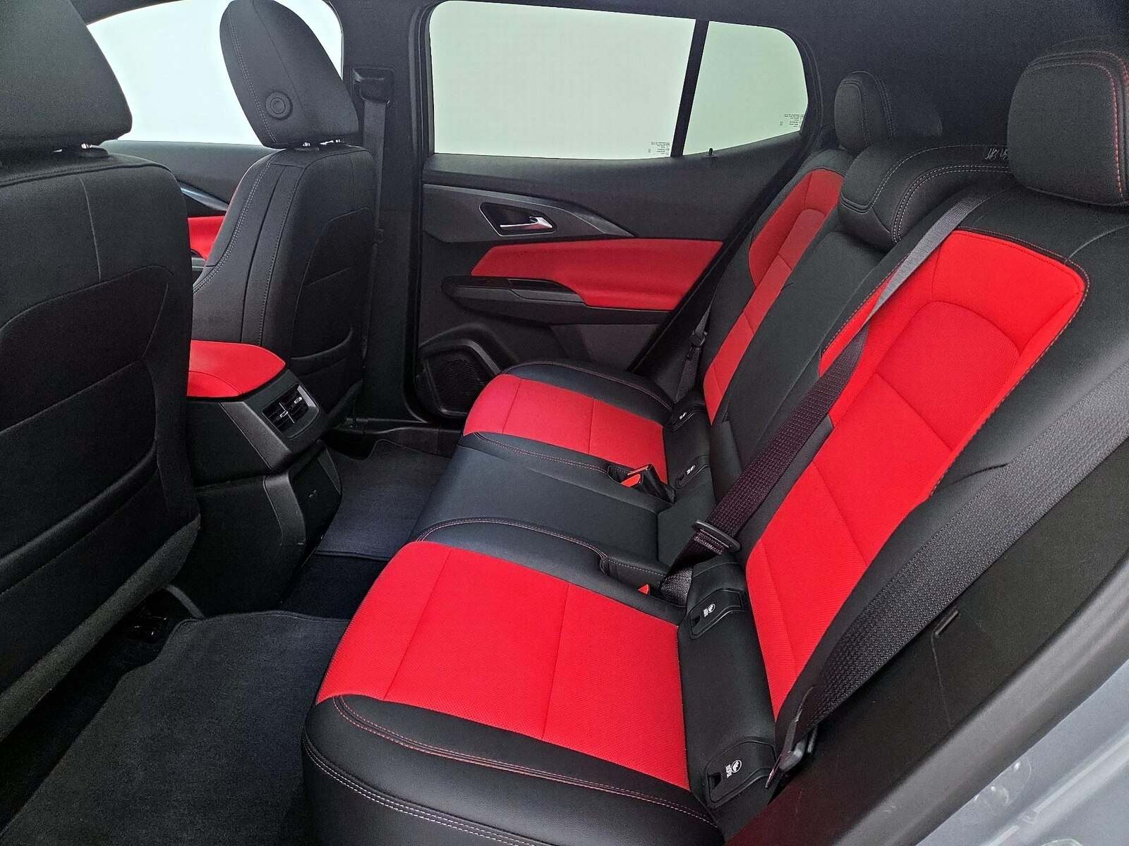 2025 Chevrolet Equinox EV RS - Photo 21