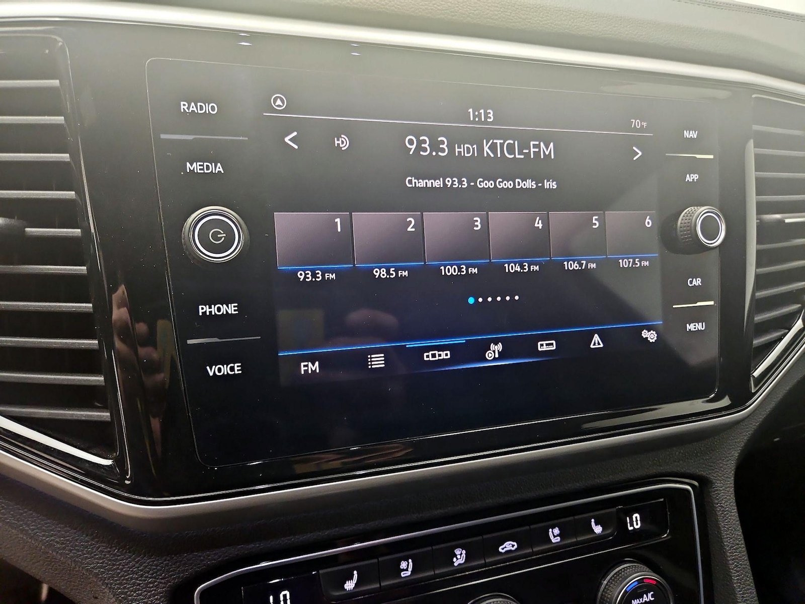 2023 Volkswagen Atlas Cross Sport SEL Premium R-Line - Photo 17