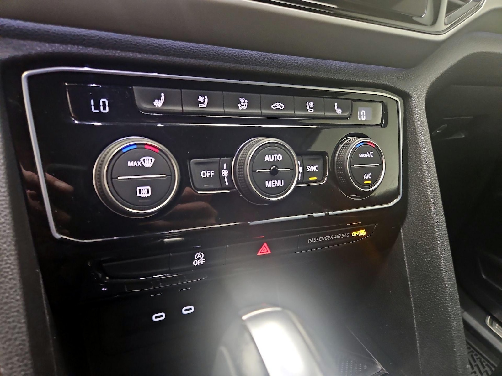 2023 Volkswagen Atlas Cross Sport SEL Premium R-Line - Photo 18