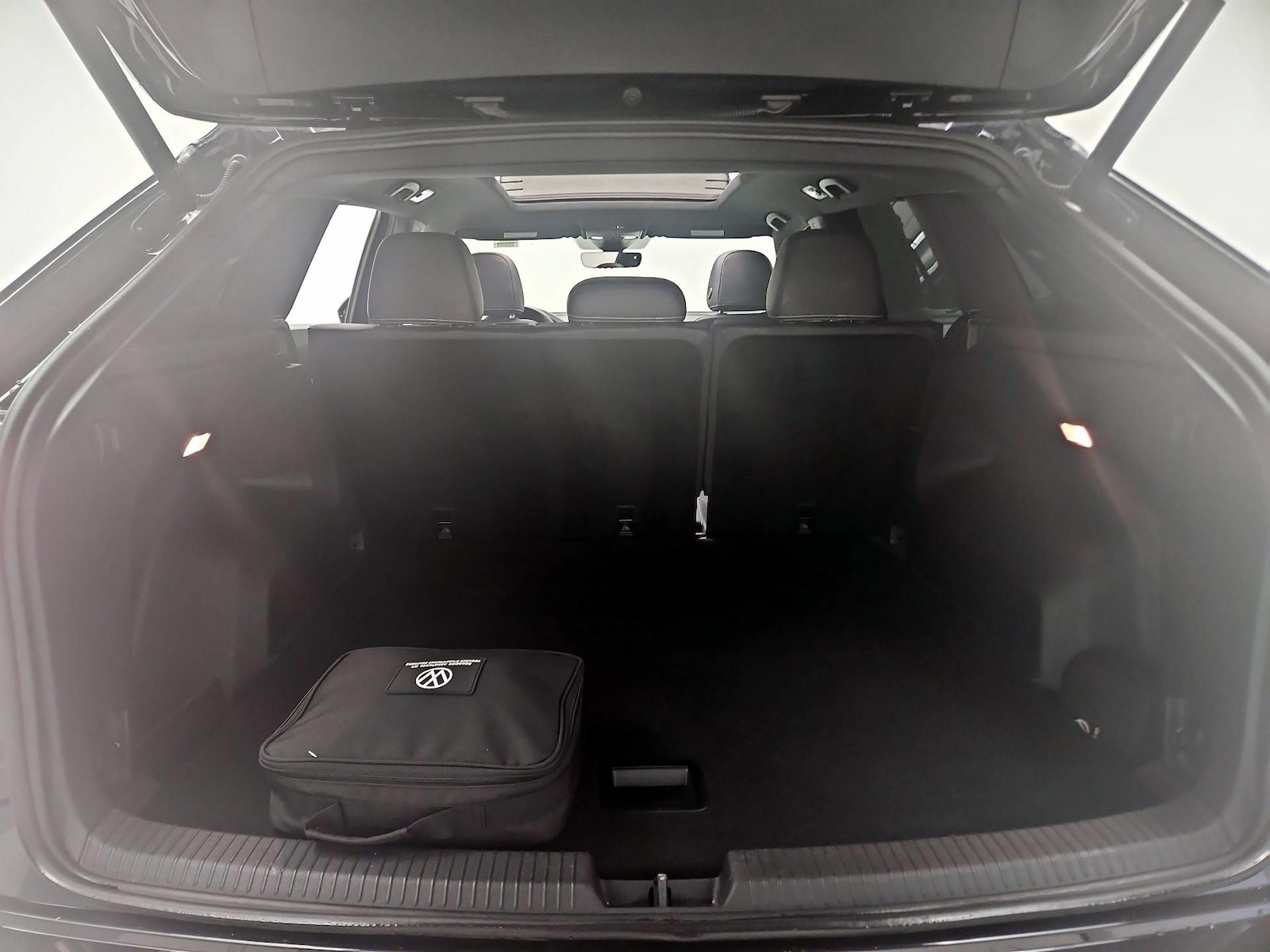 2023 Volkswagen Atlas Cross Sport SEL Premium R-Line - Photo 23