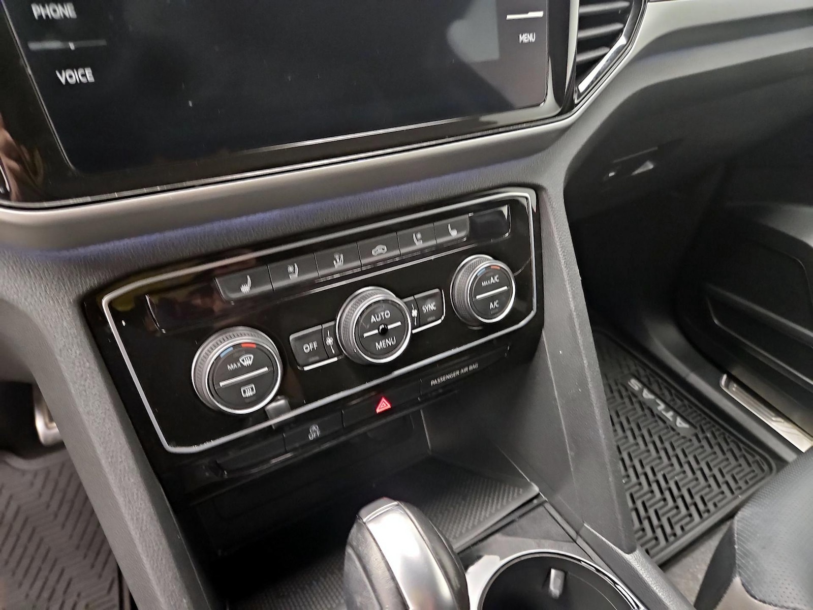2023 Volkswagen Atlas Cross Sport SEL Premium R-Line - Photo 17