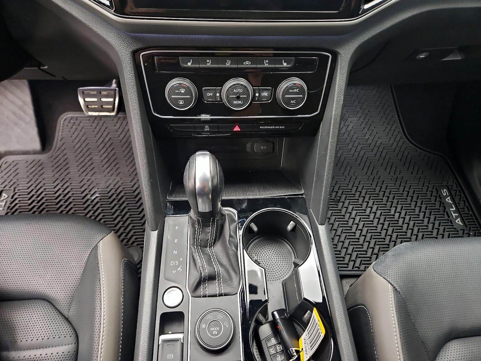 2023 Volkswagen Atlas Cross Sport SEL Premium R-Line - Photo 18