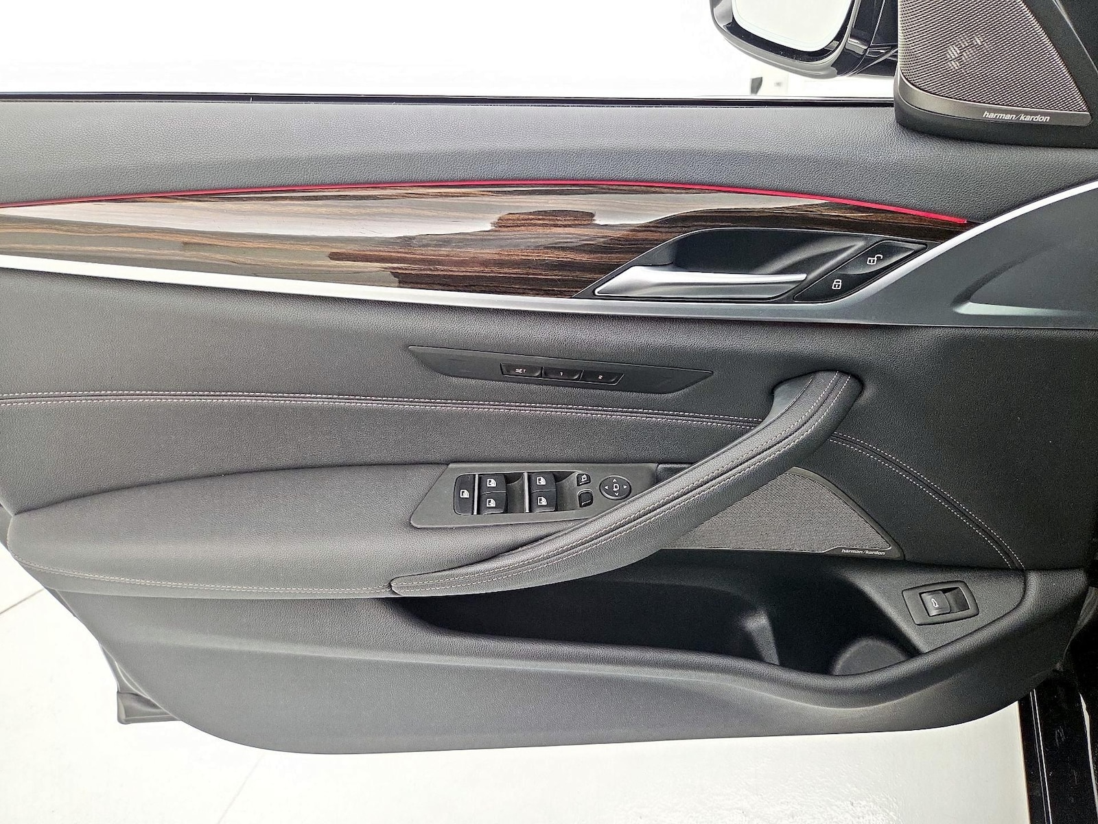 2023 BMW 5 Series 530i - Photo 13