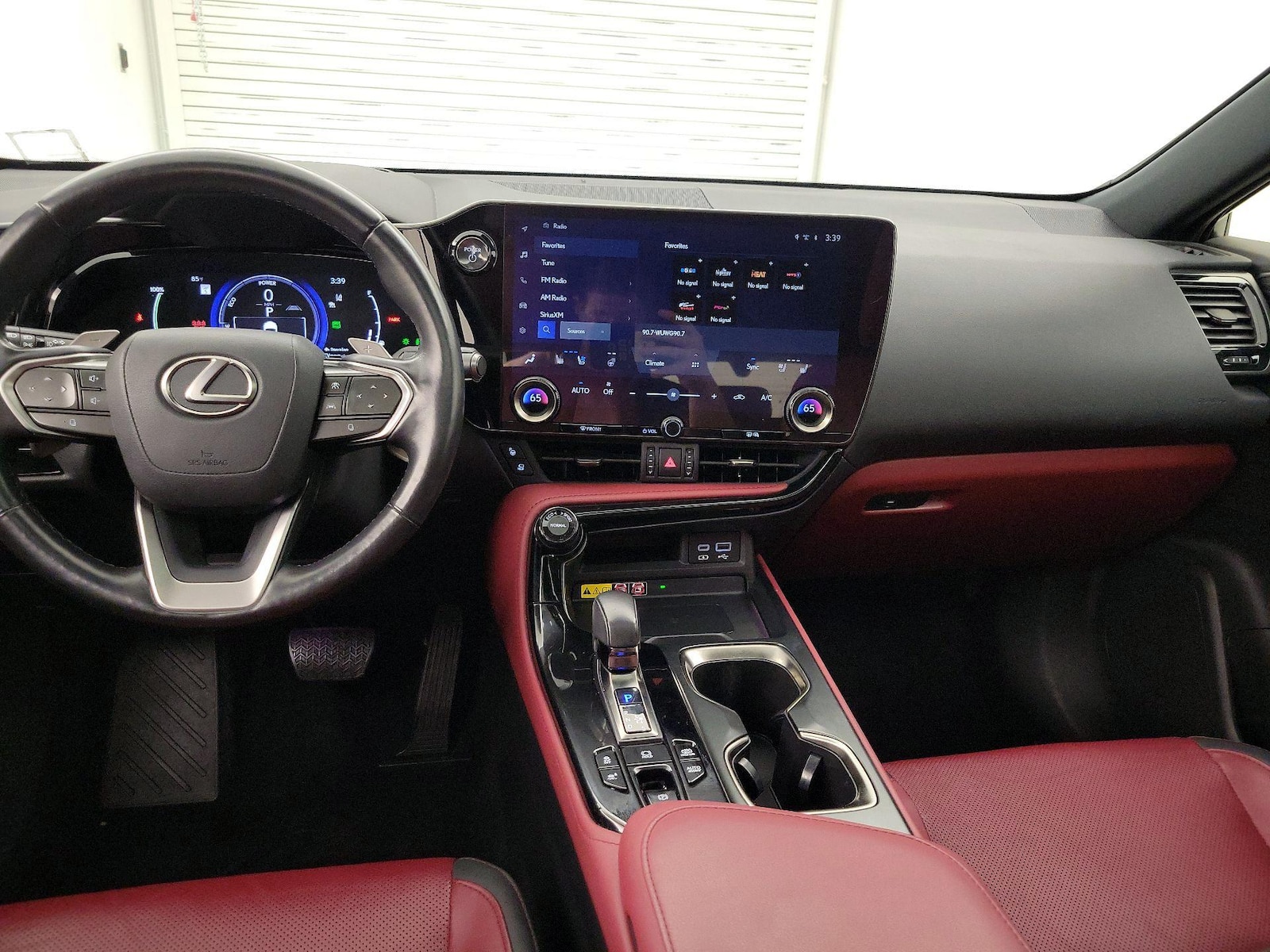 2024 Lexus NX PHEV 450h+ - Photo 10