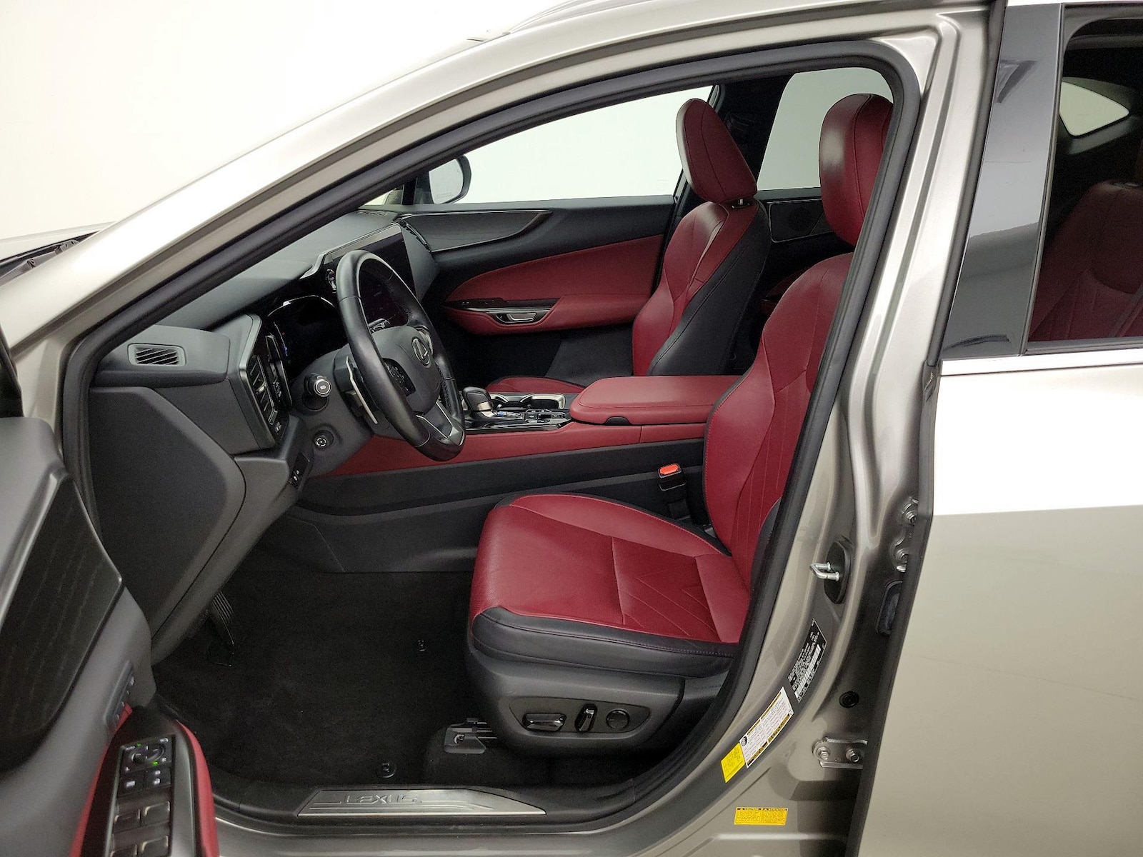 2024 Lexus NX PHEV 450h+ - Photo 12