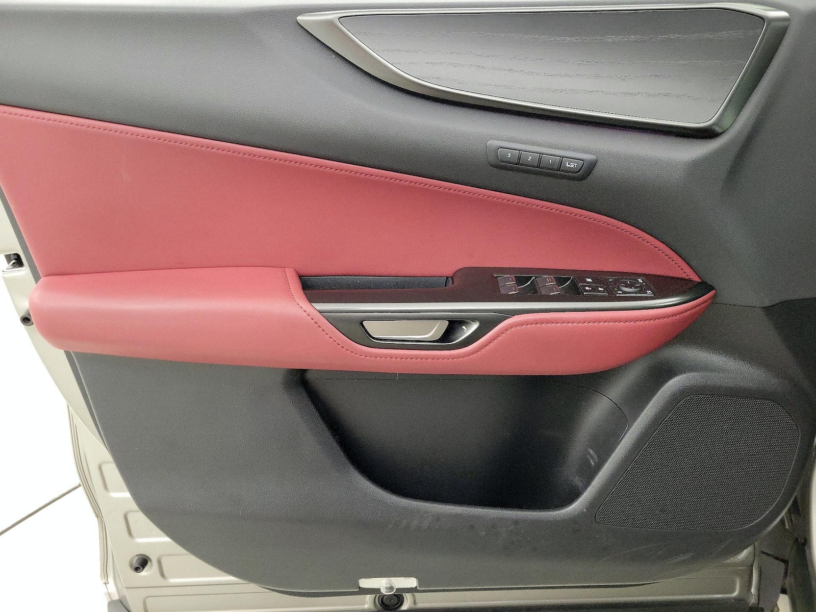 2024 Lexus NX PHEV 450h+ - Photo 13
