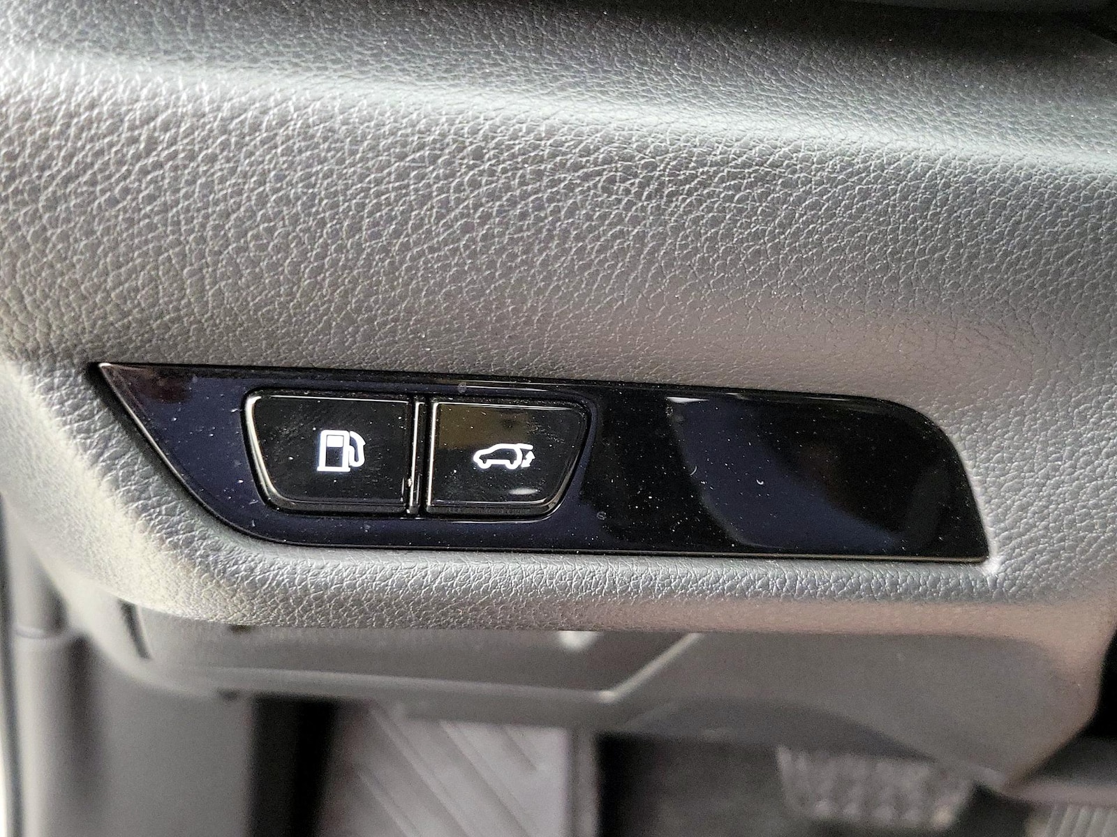 2024 Lexus NX PHEV 450h+ - Photo 14