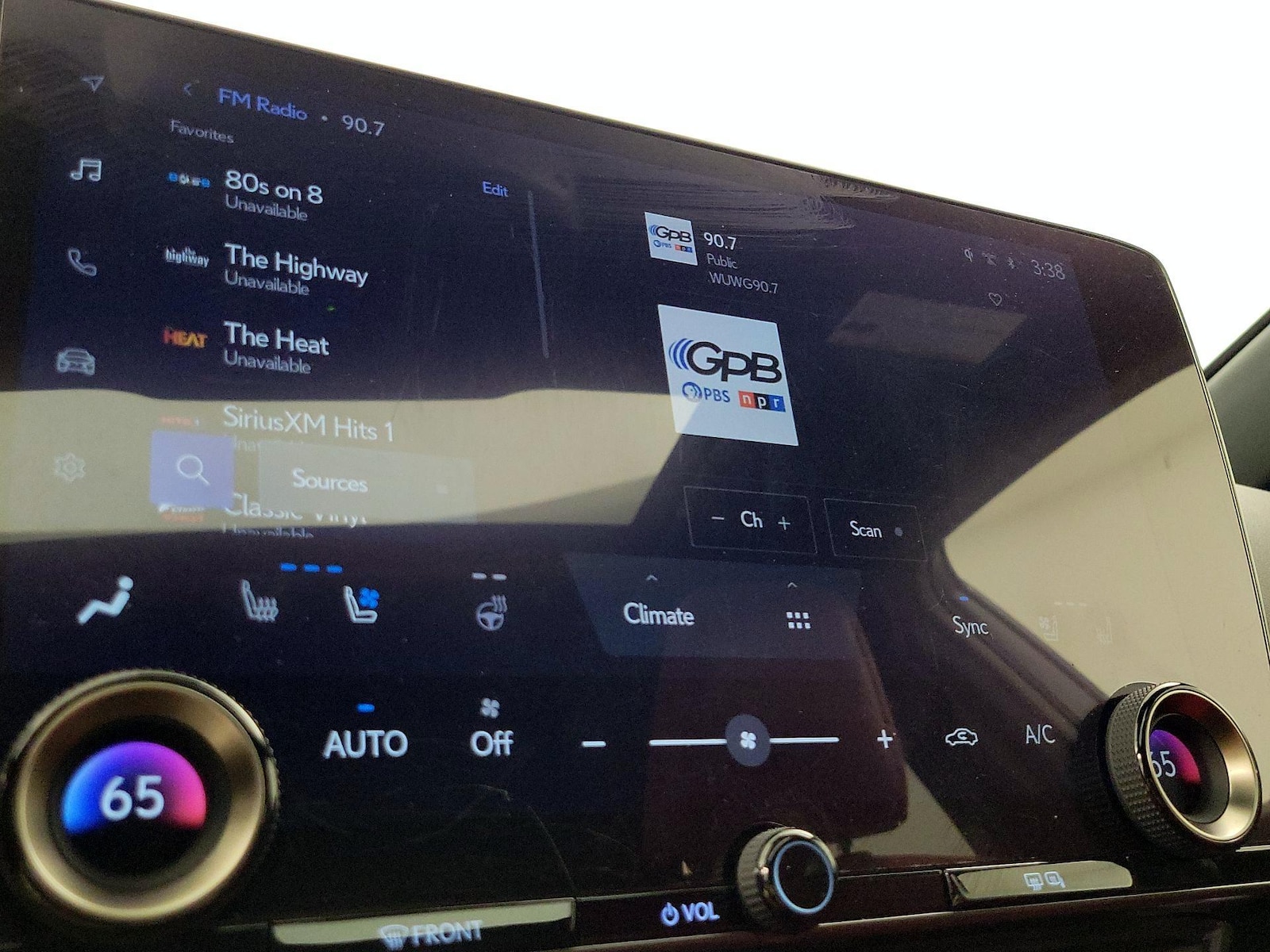 2024 Lexus NX PHEV 450h+ - Photo 16