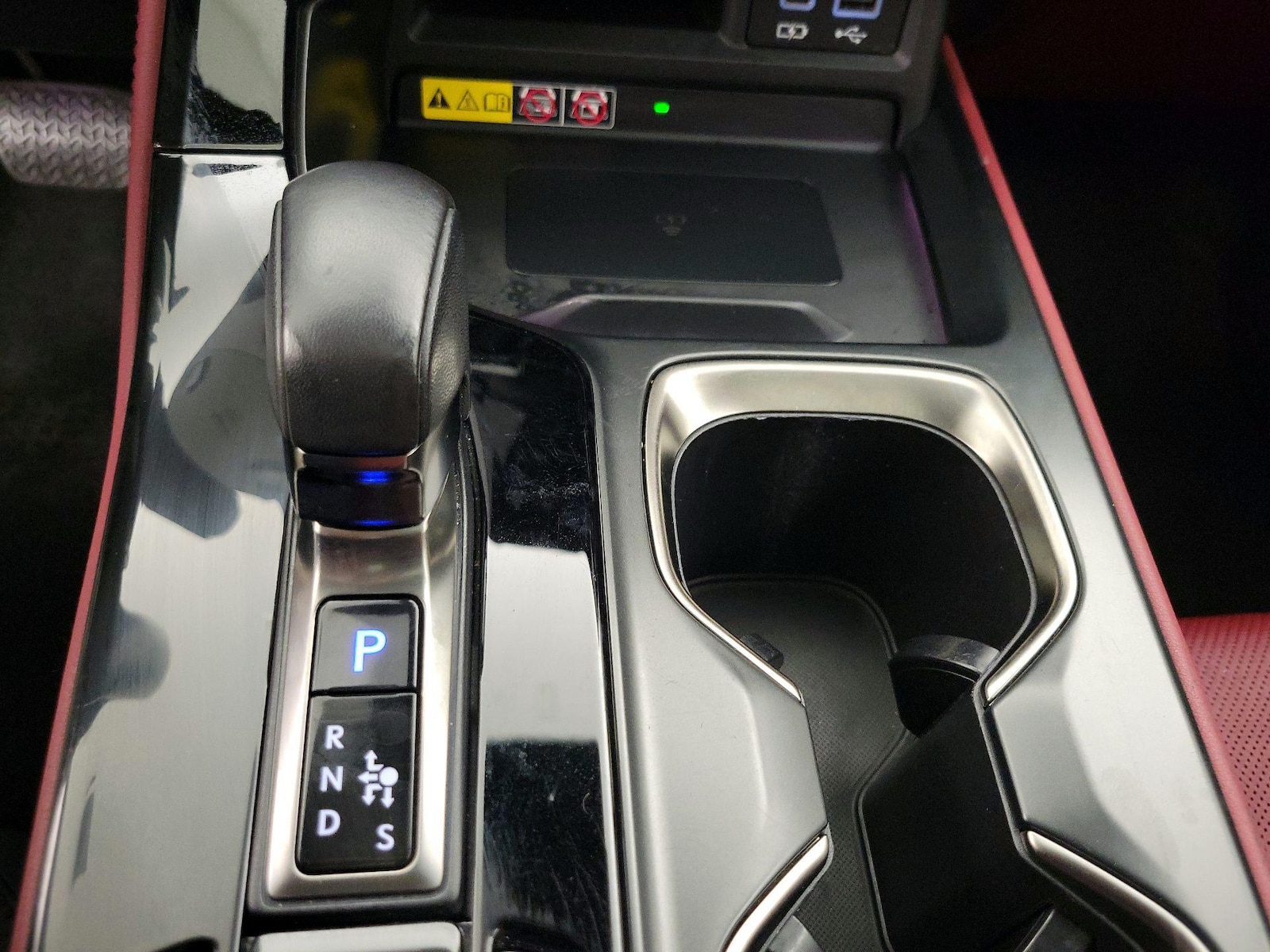 2024 Lexus NX PHEV 450h+ - Photo 18