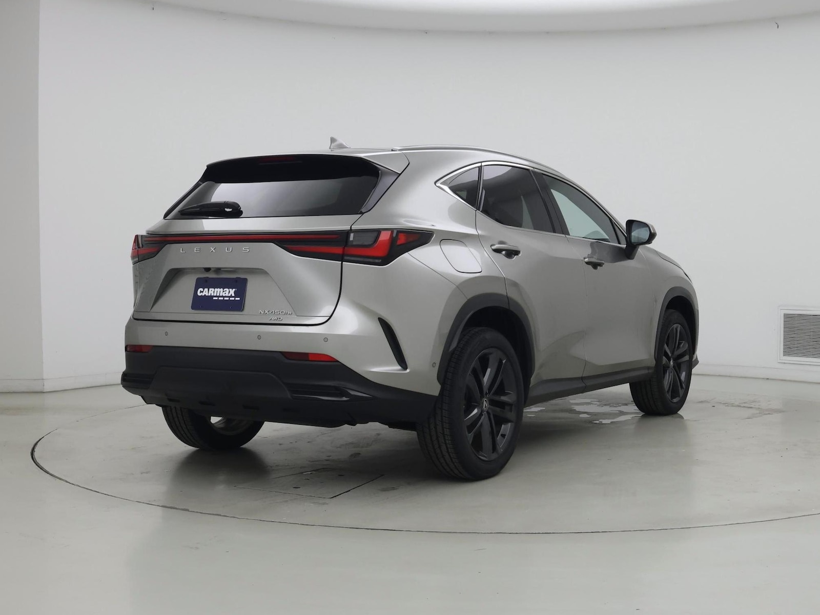 2024 Lexus NX PHEV 450h+ - Photo 9