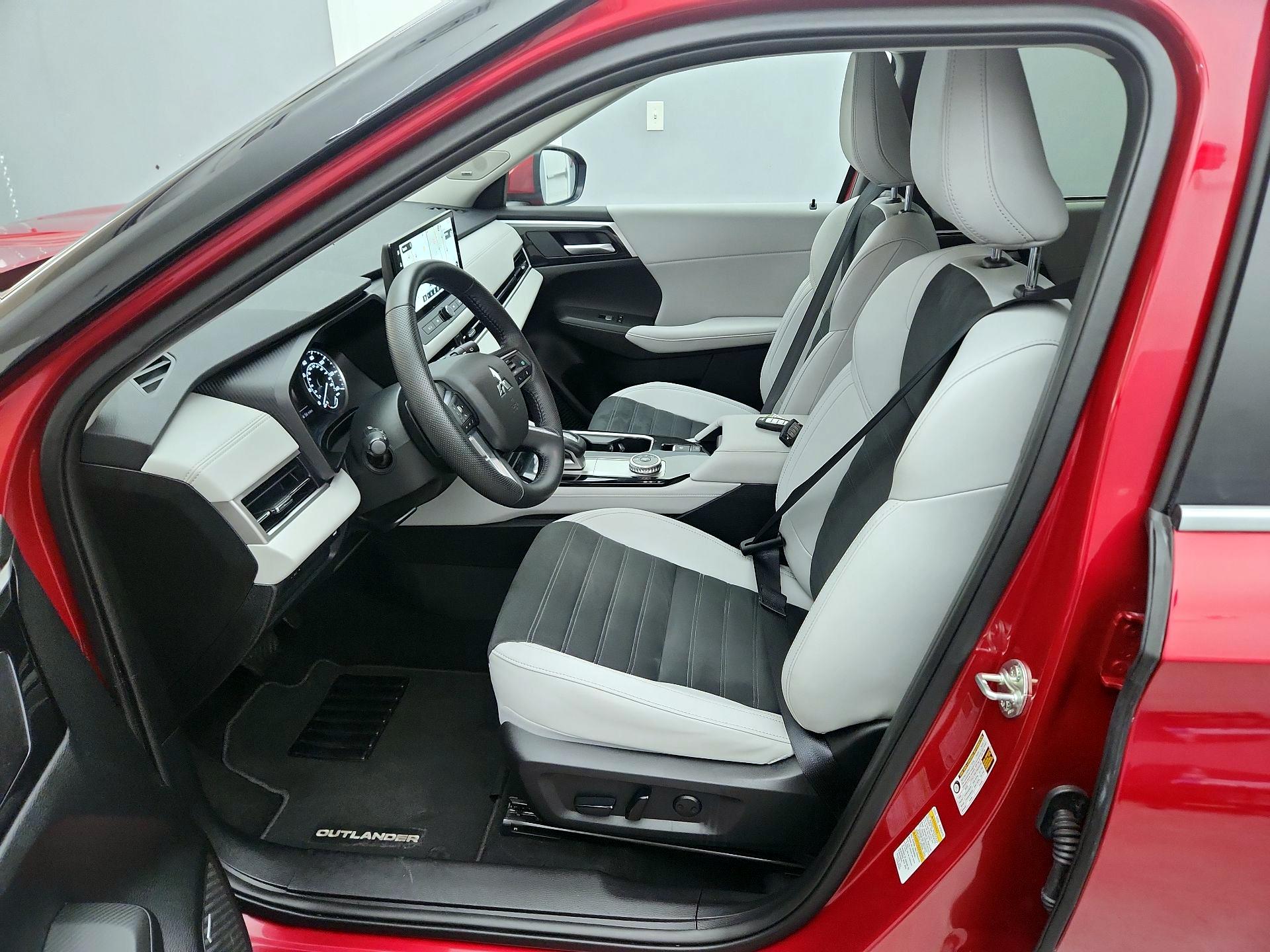 Thumbnail: 2025 Mitsubishi Outlander - 11