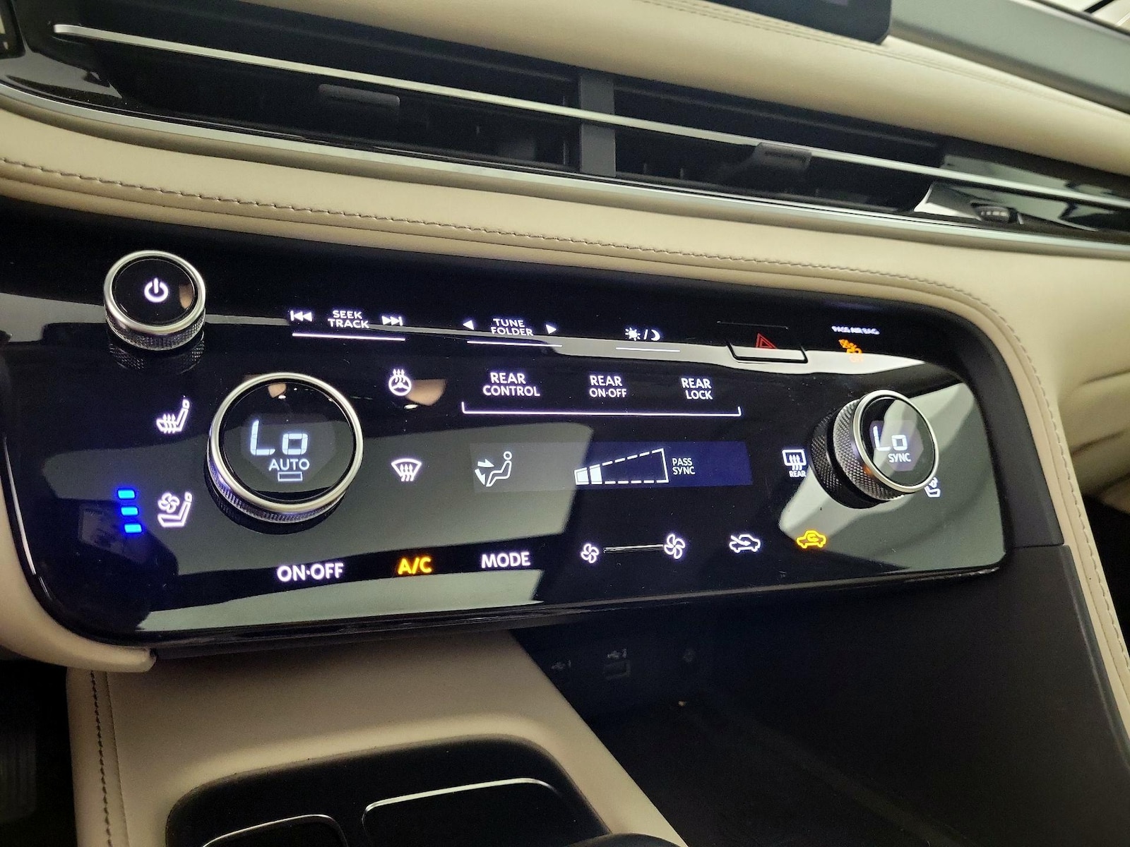 2023 INFINITI QX60 LUXE - Photo 17