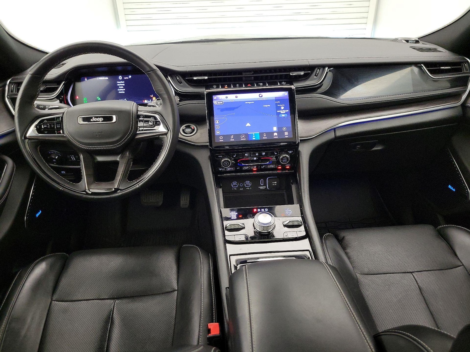 2023 Jeep Grand Cherokee Overland - Photo 10