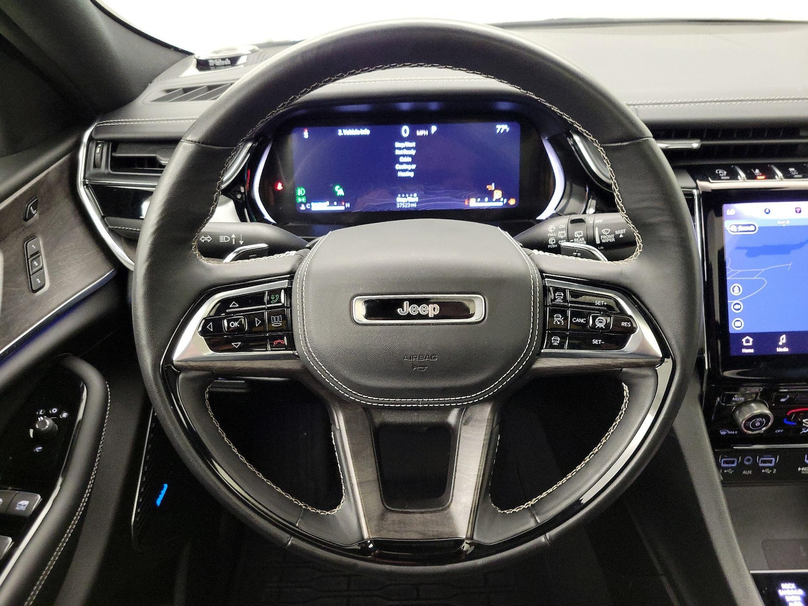 2023 Jeep Grand Cherokee Overland - Photo 11